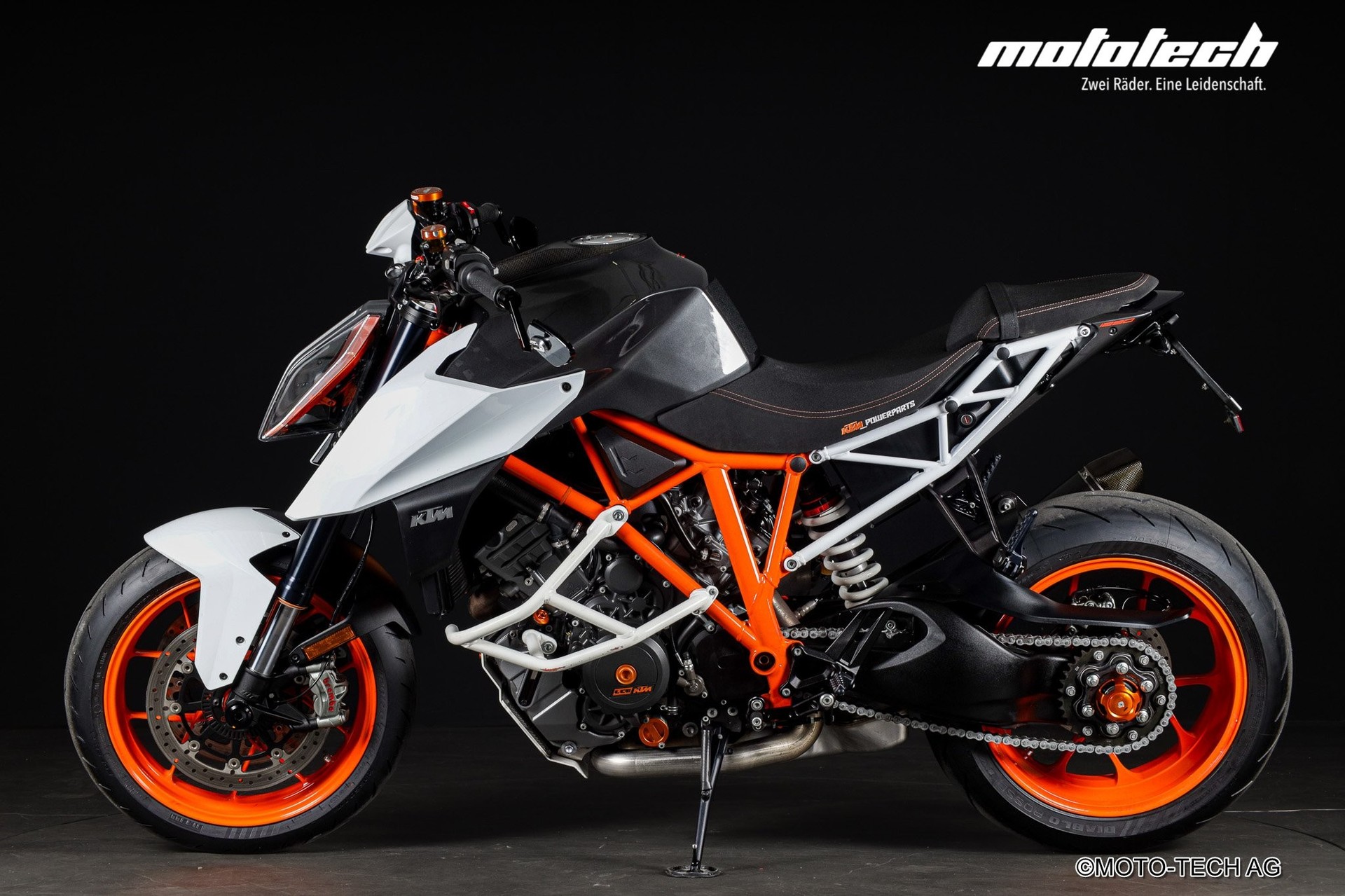 KTM 1290 Super Duke R AKRAPOVIC-image-4