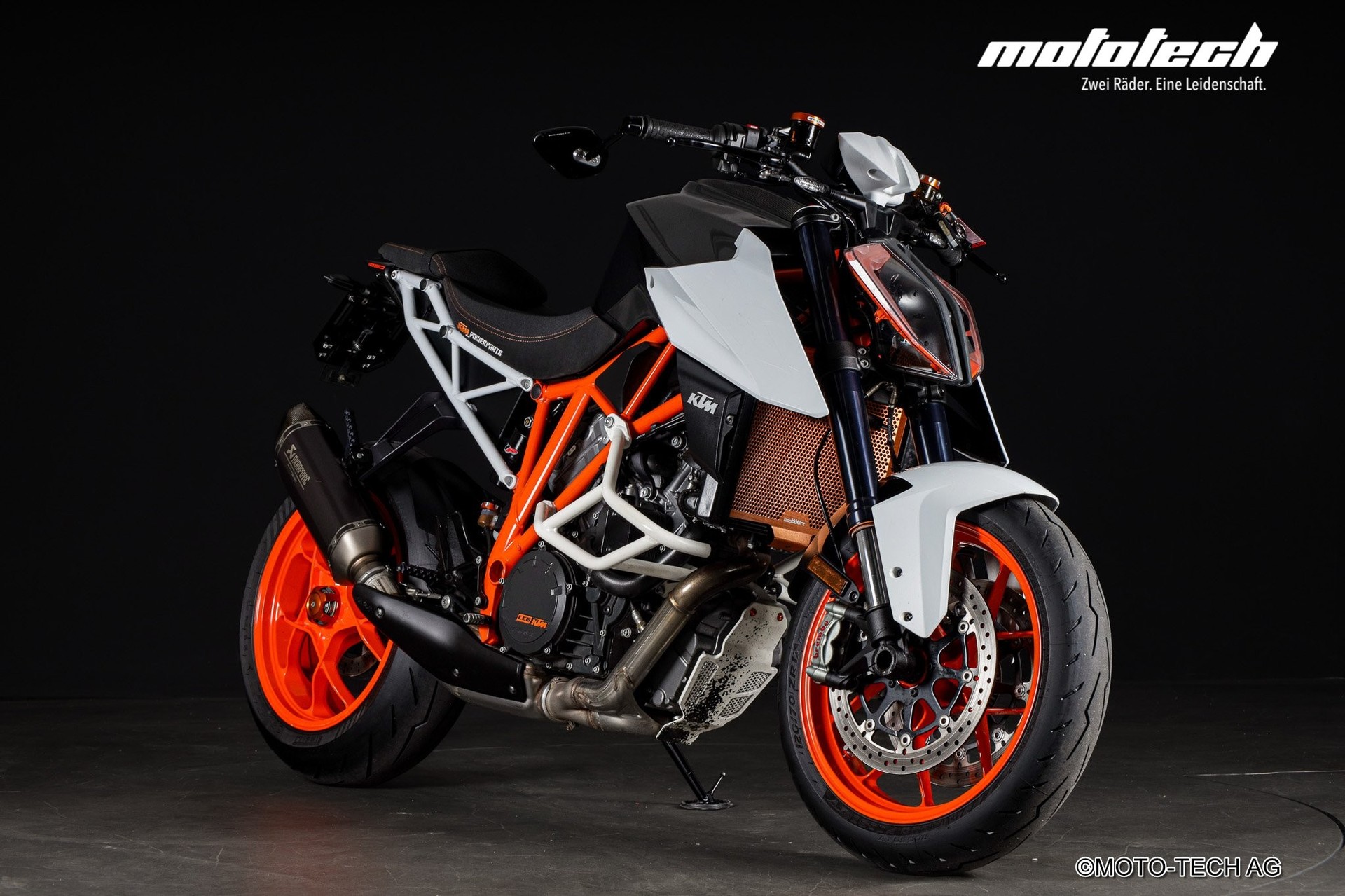 KTM 1290 Super Duke R AKRAPOVIC-image-0