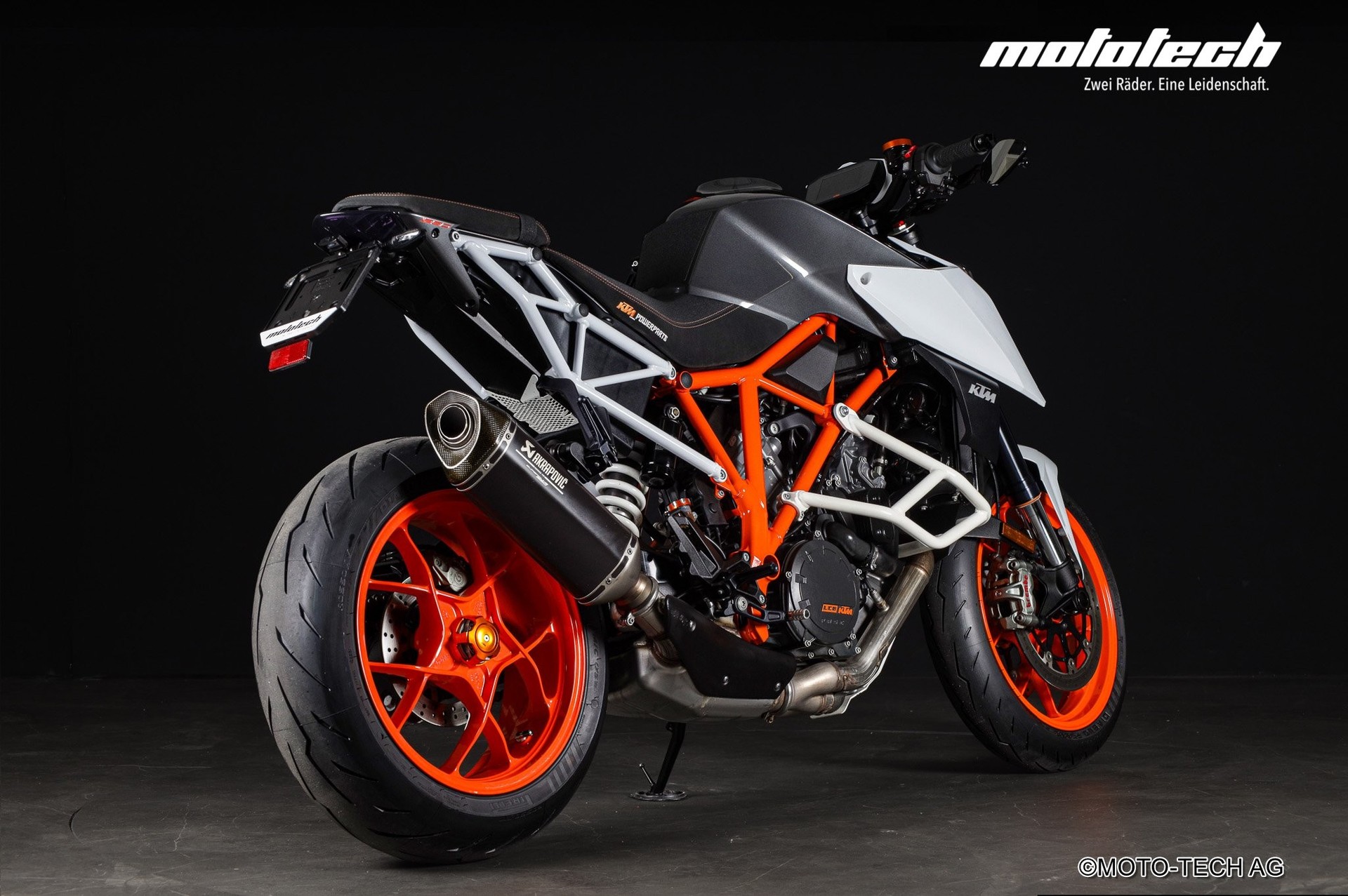 KTM 1290 Super Duke R AKRAPOVIC-image-2