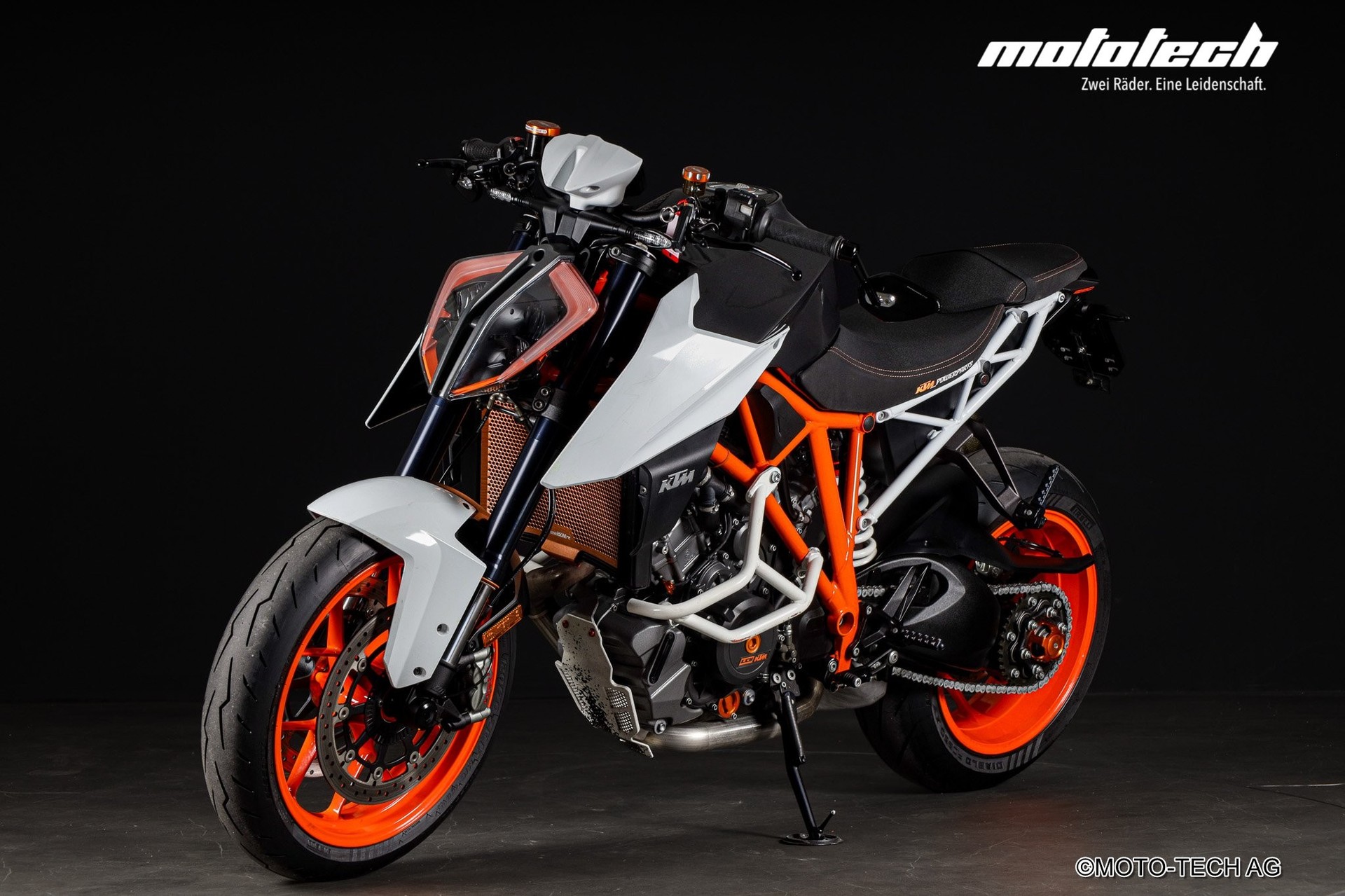 KTM 1290 Super Duke R AKRAPOVIC-image-5