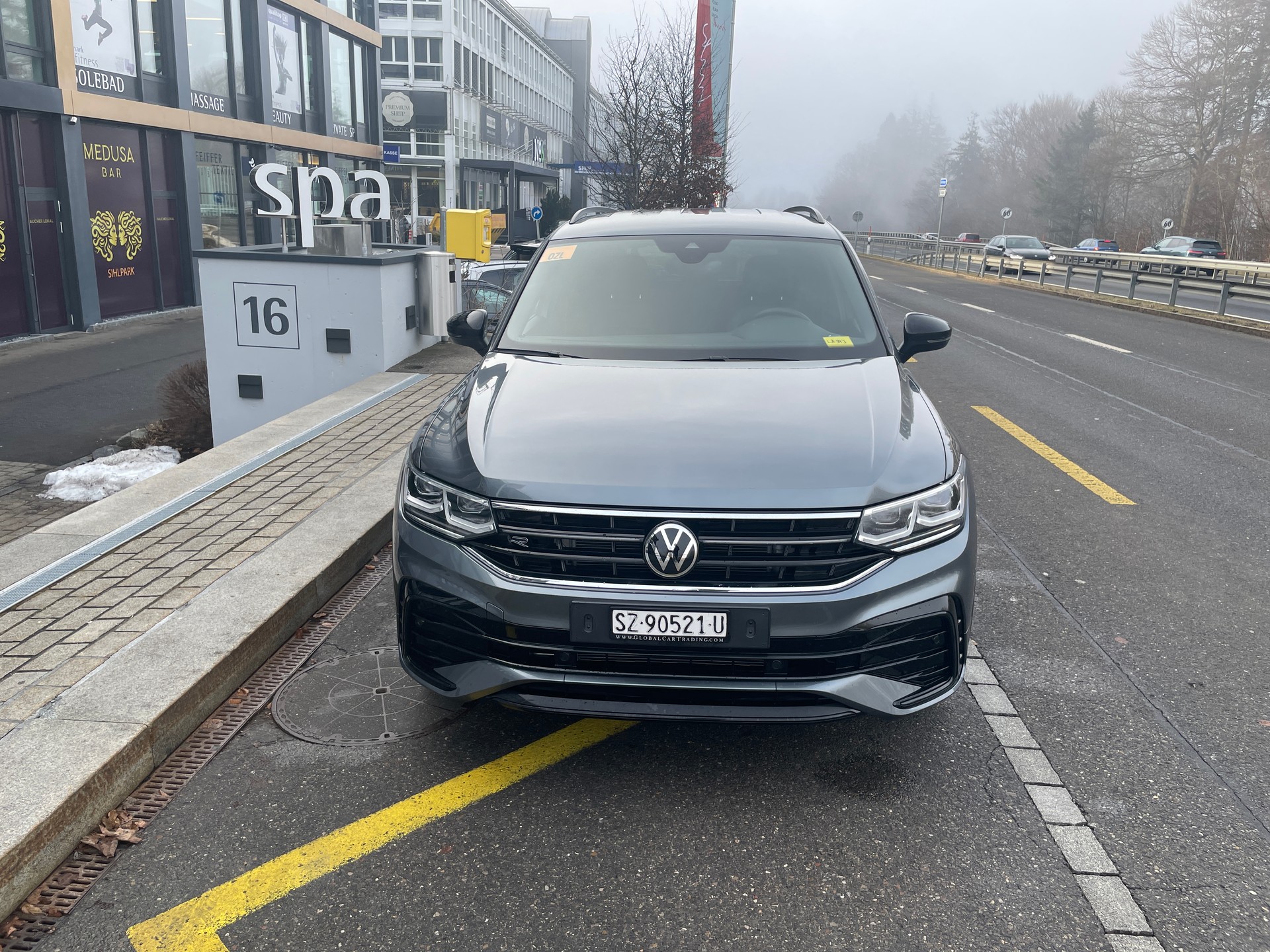 VW Tiguan 2.0TSI R-Line 4Motion DSG 7 Sitzer mit AHK-showroom-element-1