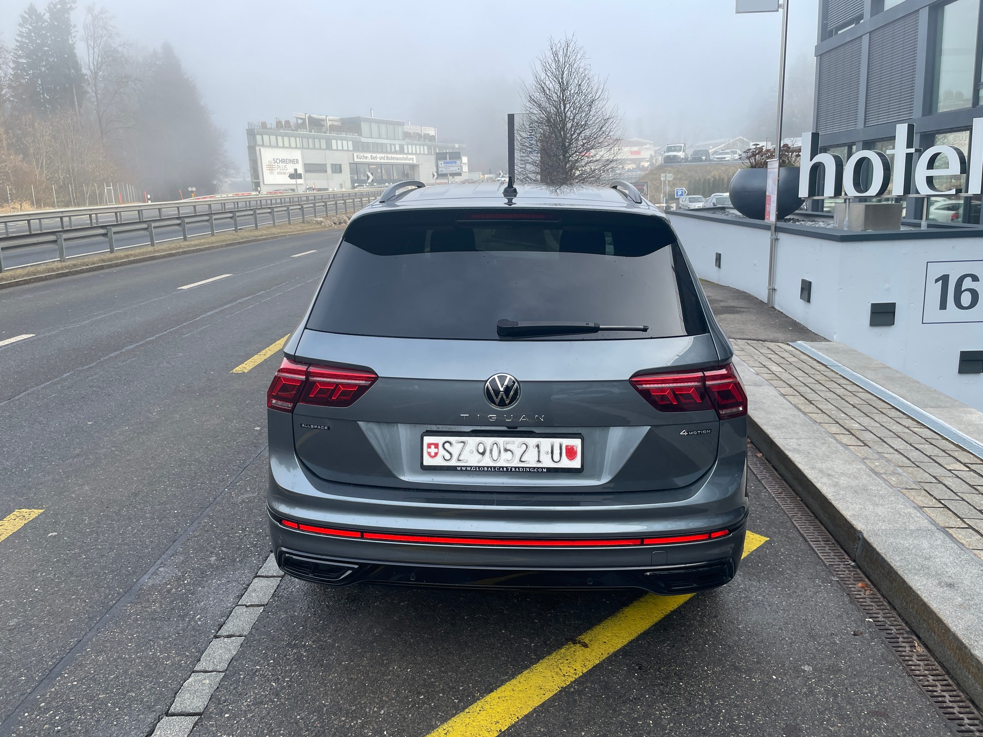 VW Tiguan 2.0TSI R-Line 4Motion DSG 7 Sitzer mit AHK-image-5