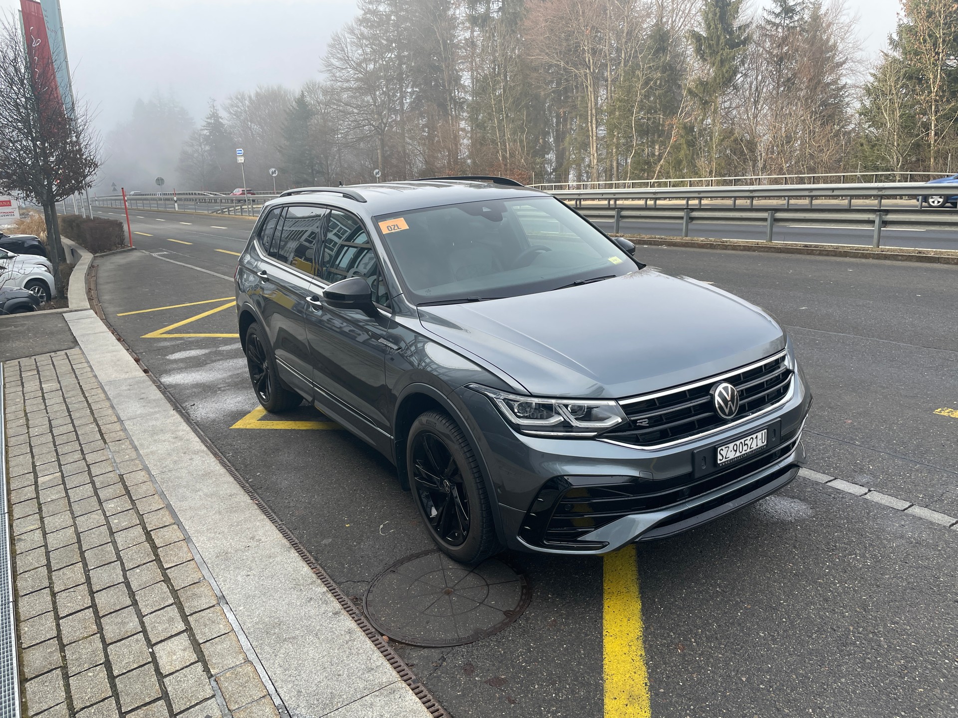 VW Tiguan 2.0TSI R-Line 4Motion DSG 7 Sitzer mit AHK-showroom-element-2