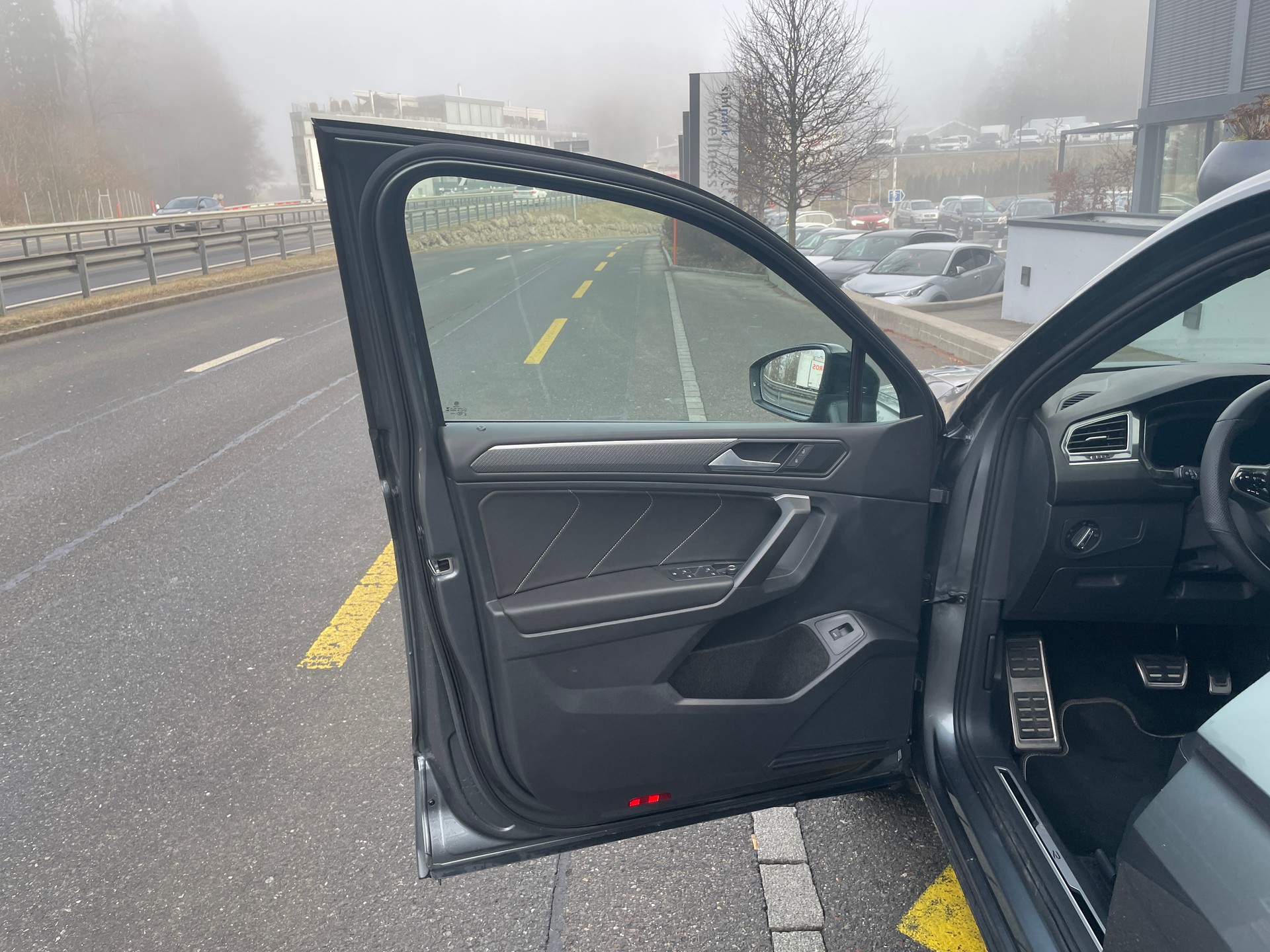 VW Tiguan 2.0TSI R-Line 4Motion DSG 7 Sitzer mit AHK-image-10