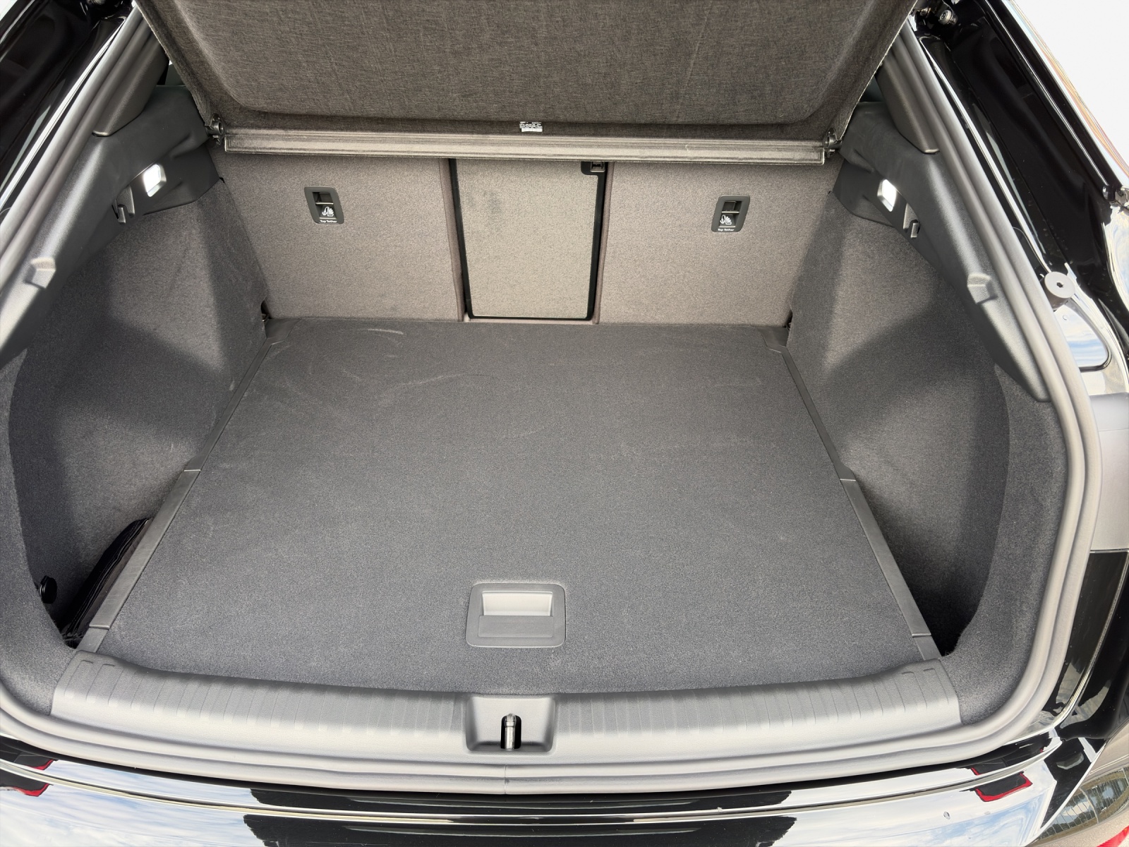 AUDI Q4 Sportback e-tron 45 Edition Swiss Ski quattro-image-12