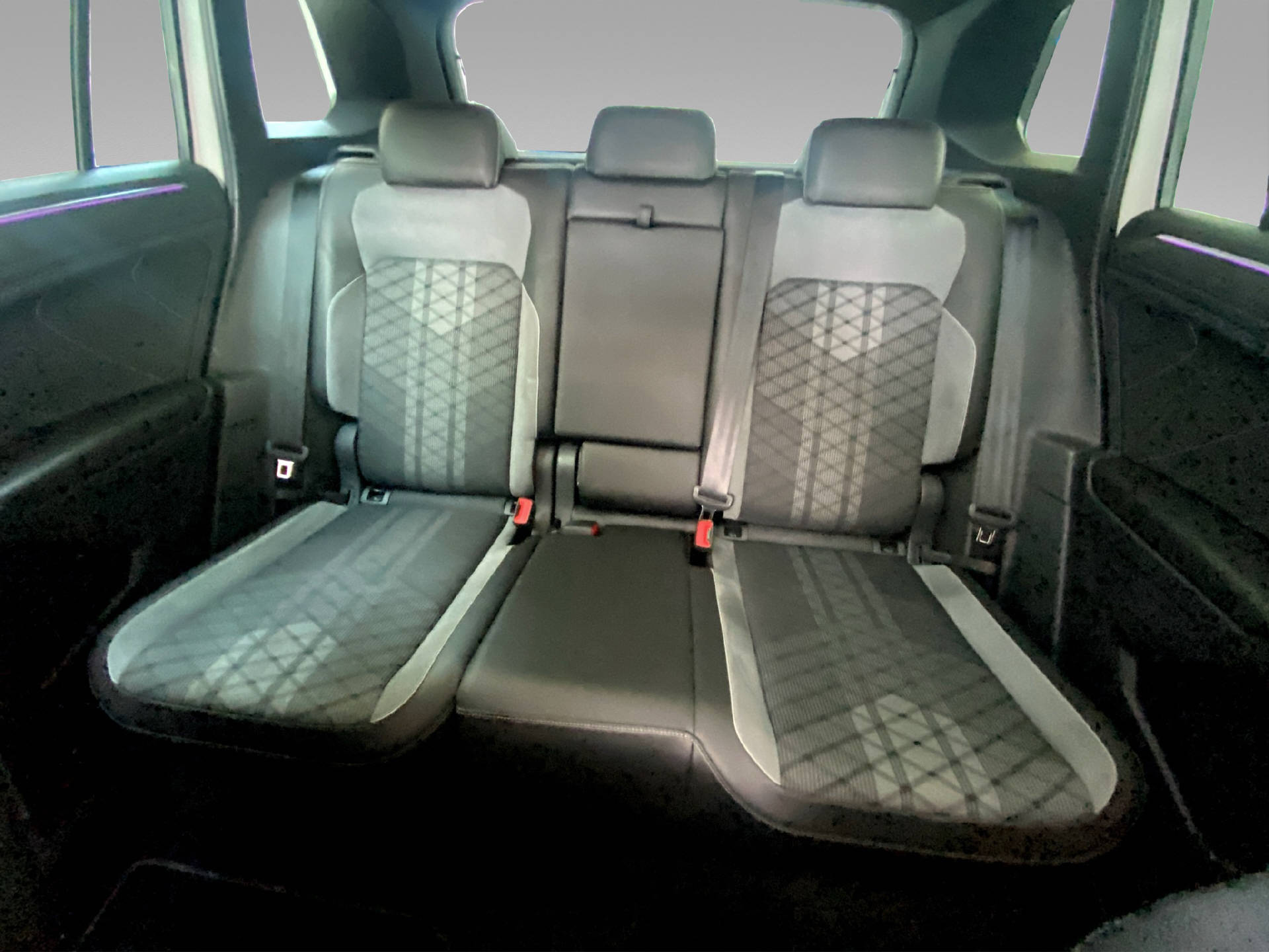 VW Tiguan 2.0 TDI SCR R-Line DSG-image-14