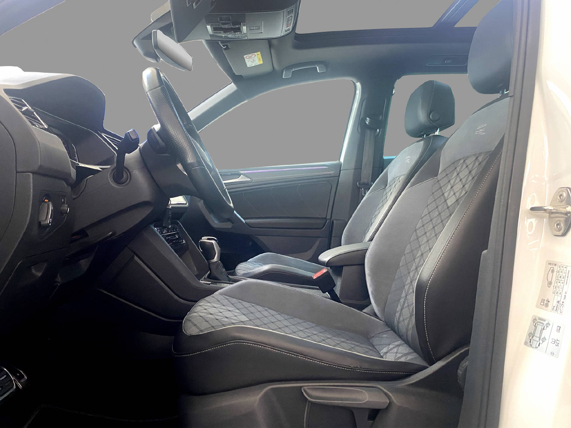 VW Tiguan 2.0 TDI SCR R-Line DSG-image-5