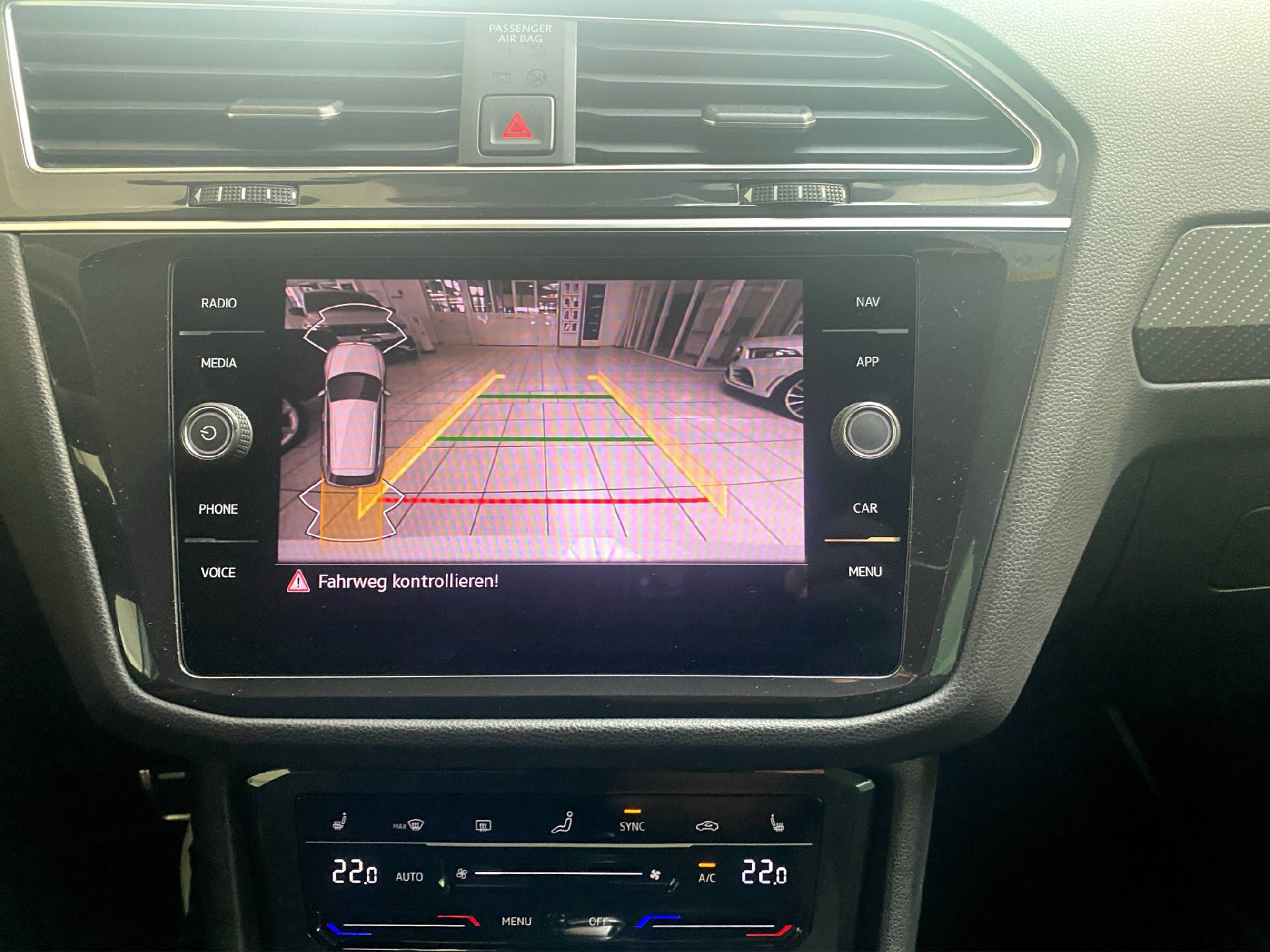 VW Tiguan 2.0 TDI SCR R-Line DSG-image-11