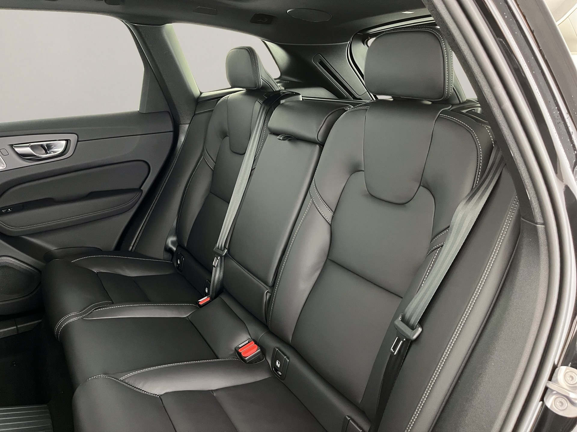 VOLVO XC60 2.0 T8 TE Black Edition eAWD-image-16