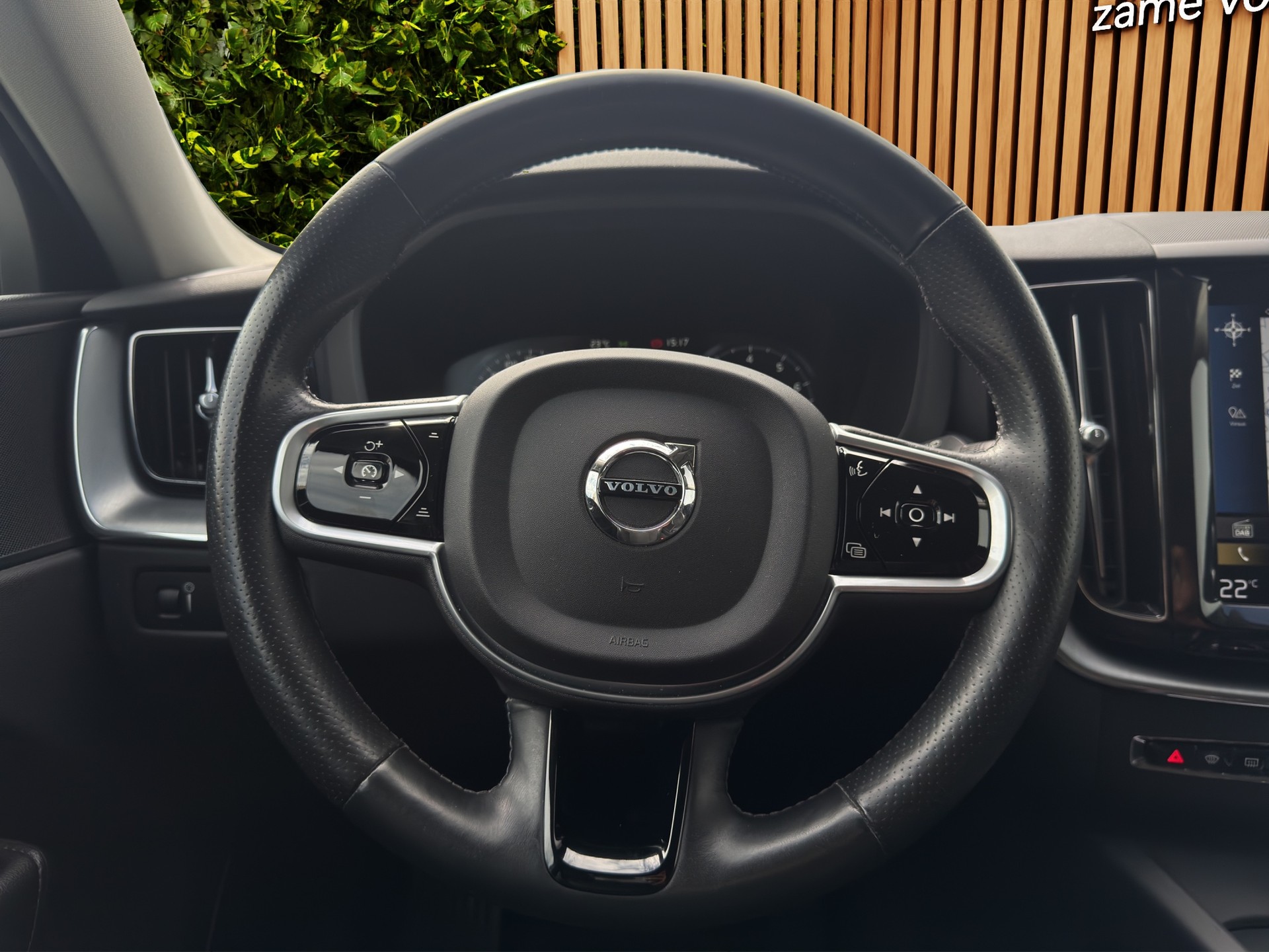 VOLVO XC60 2.0 T5 Momentum AWD-image-11
