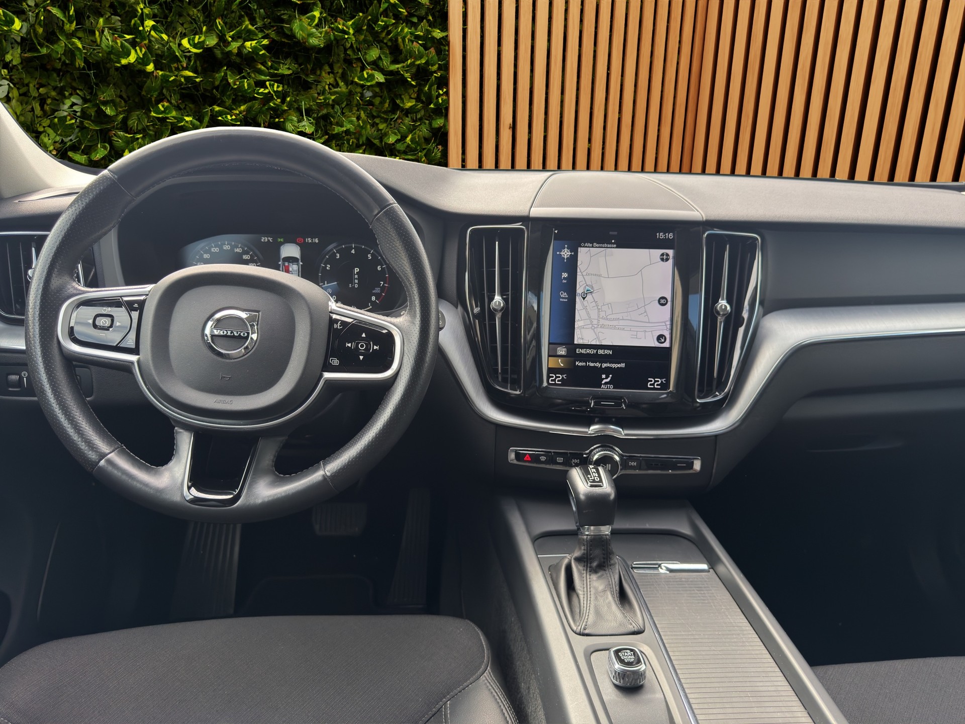 VOLVO XC60 2.0 T5 Momentum AWD-image-9