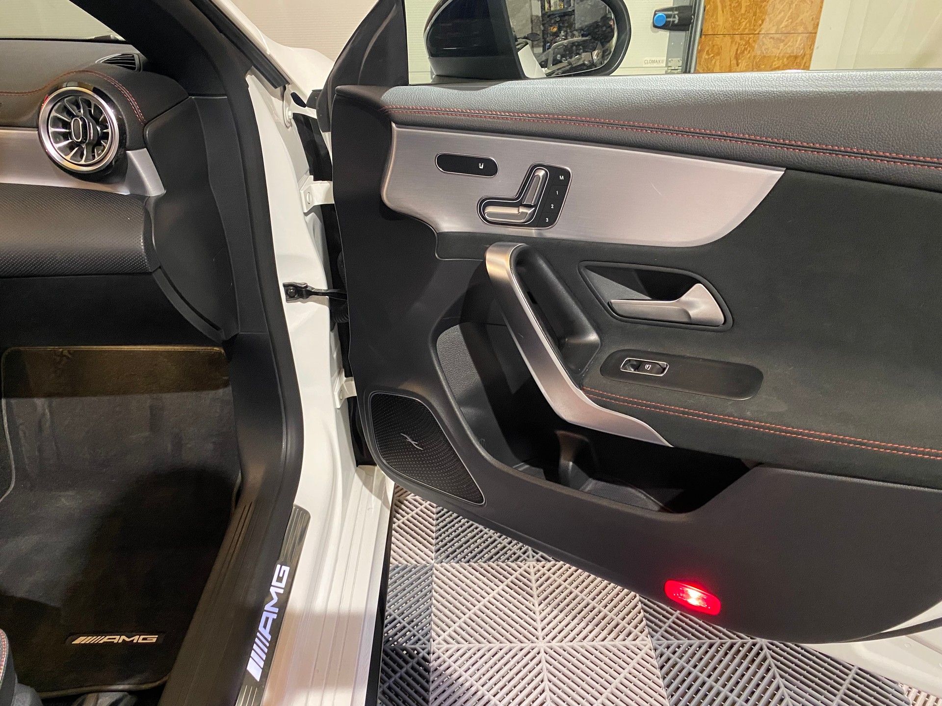 MERCEDES-BENZ CLA Shooting Brake 35 AMG 4Matic 7G-DCT-image-23