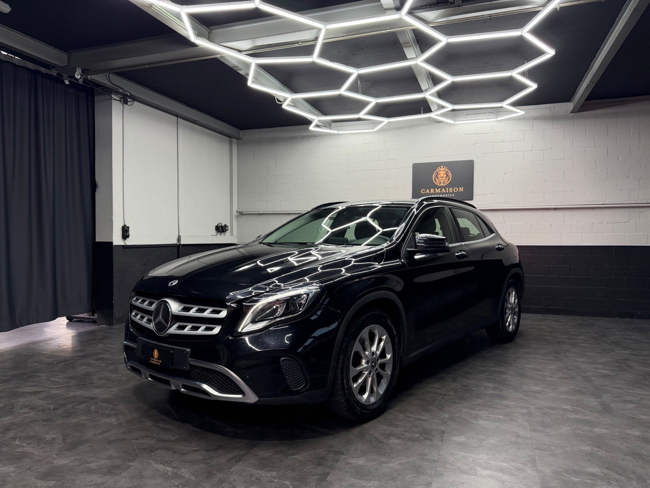 MERCEDES-BENZ GLA 200 | Ab MFK | Anhängerkupplung | Leder | Tempomat | Rückfahrkamera-showroom-element-2