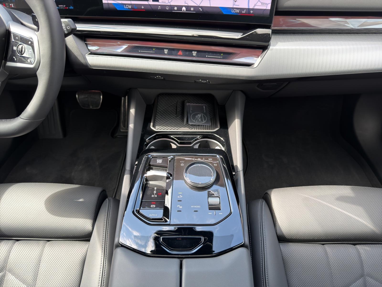 BMW 520d xDrive Touring M Sport-image-12