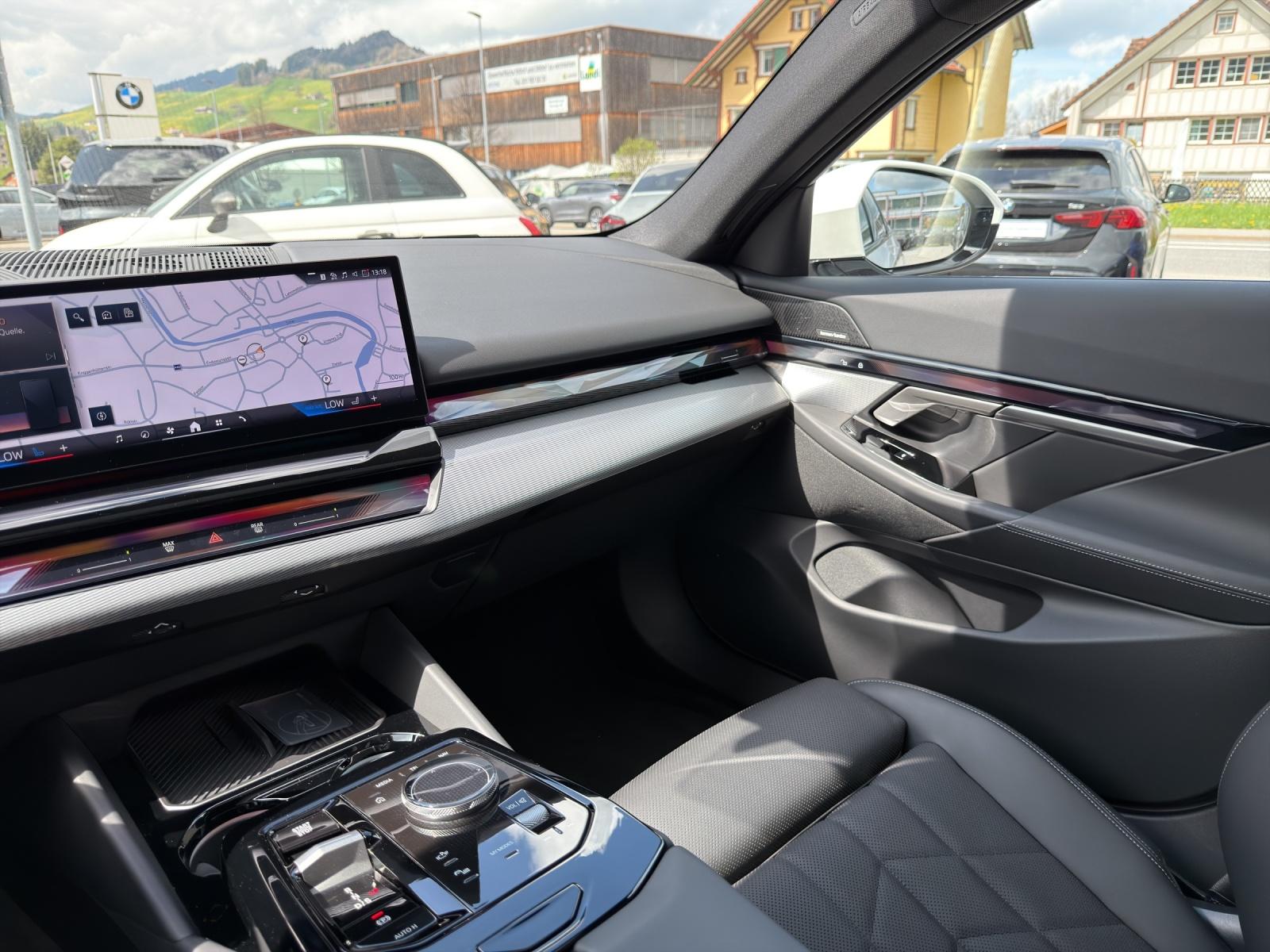 BMW 520d xDrive Touring M Sport-image-15