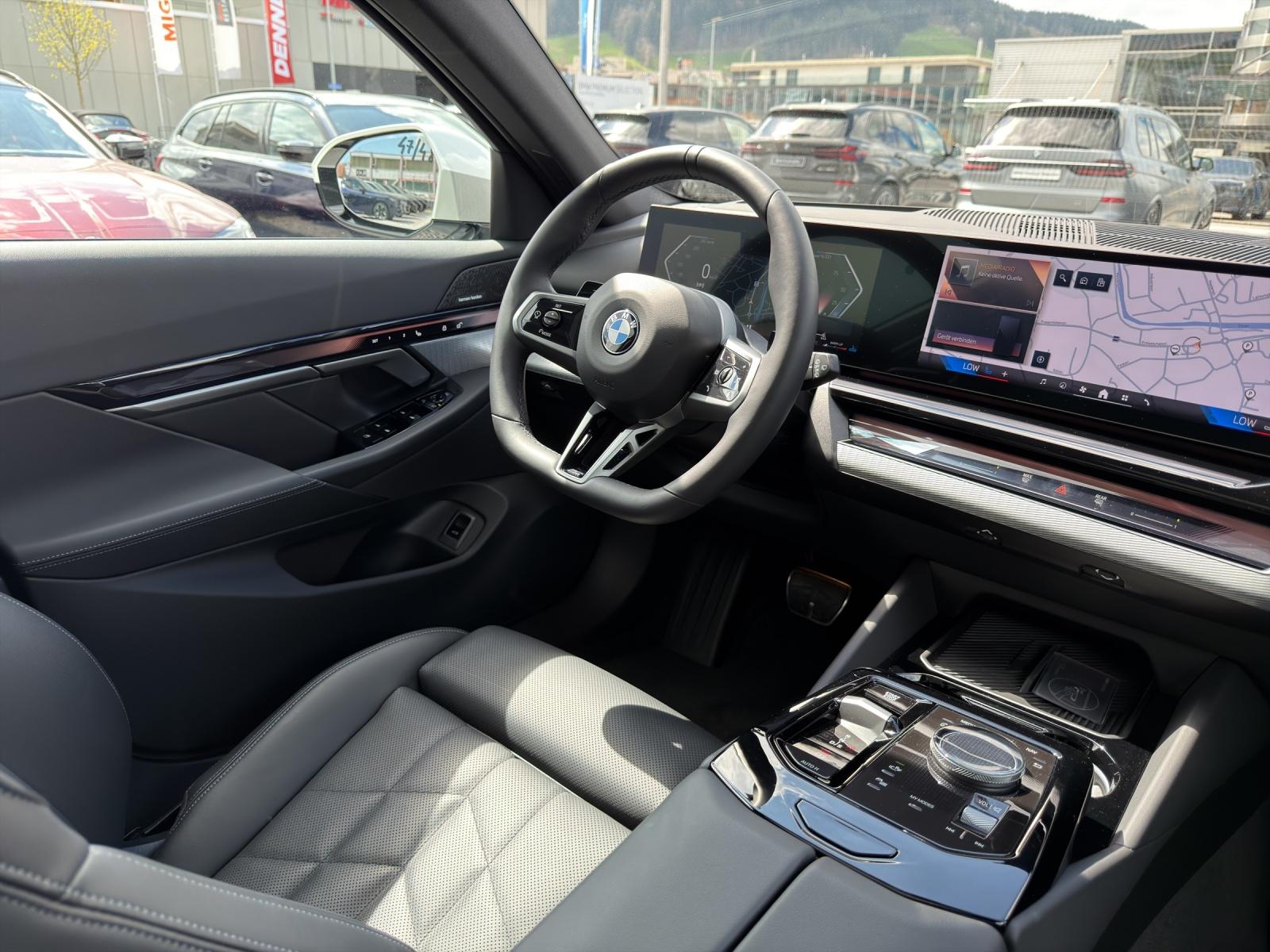 BMW 520d xDrive Touring M Sport-image-14