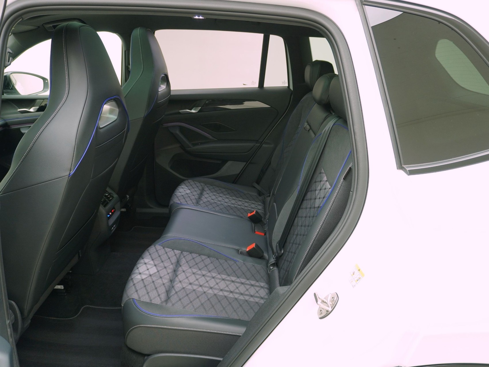VW Tiguan 2.0 TSI DSG R-Line Black Style 4Motion **VW Werksgarantie bis 12/2030**-image-11