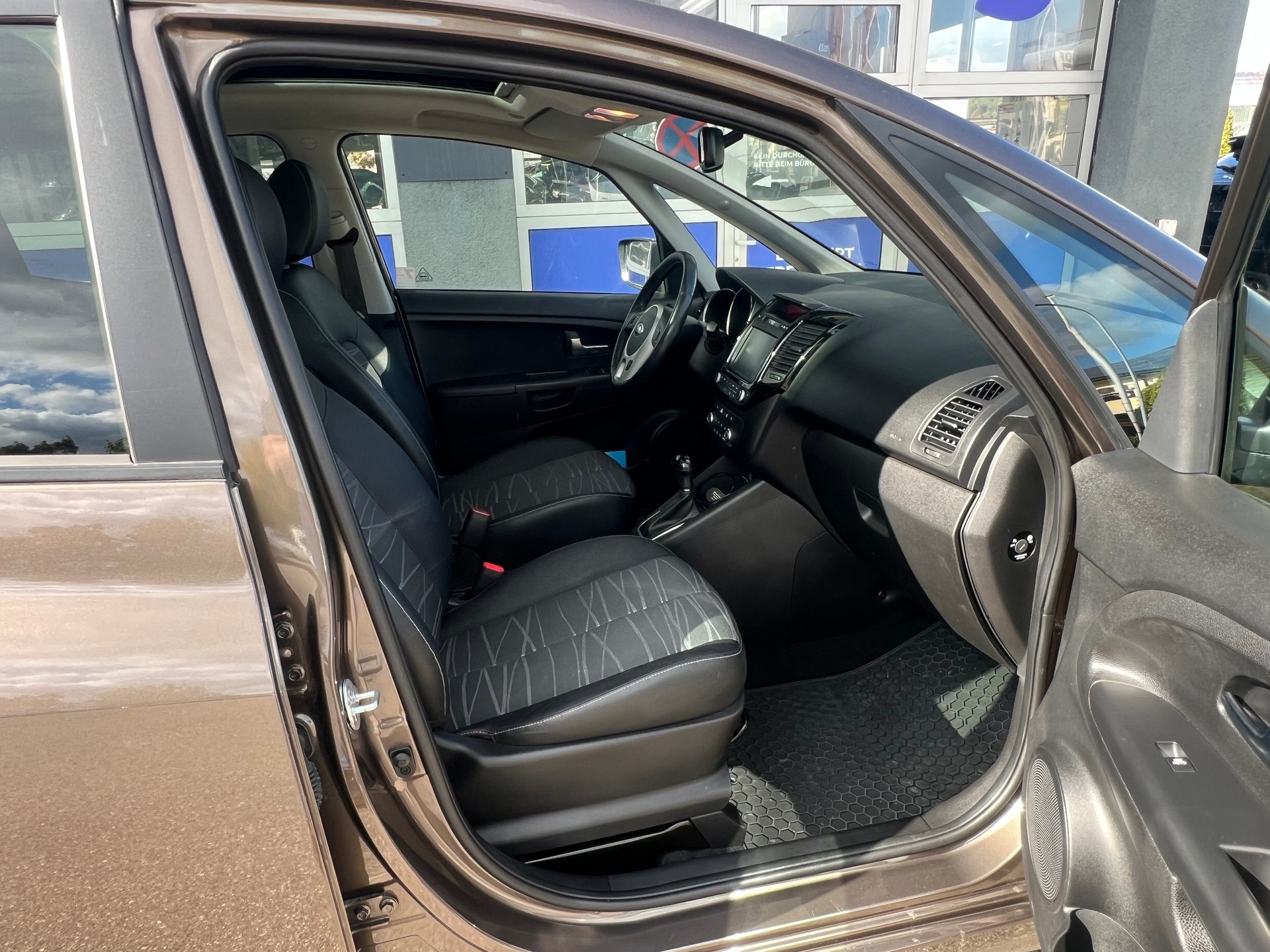 KIA Venga 1.6 CVVT Swiss Champion-image-11