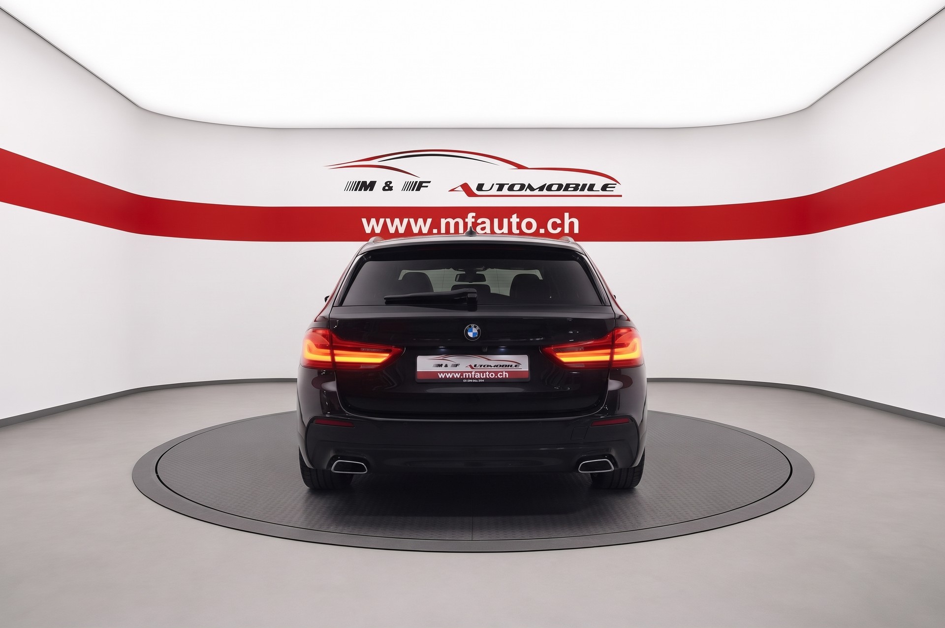 BMW 520d xDrive Touring-showroom-element-3