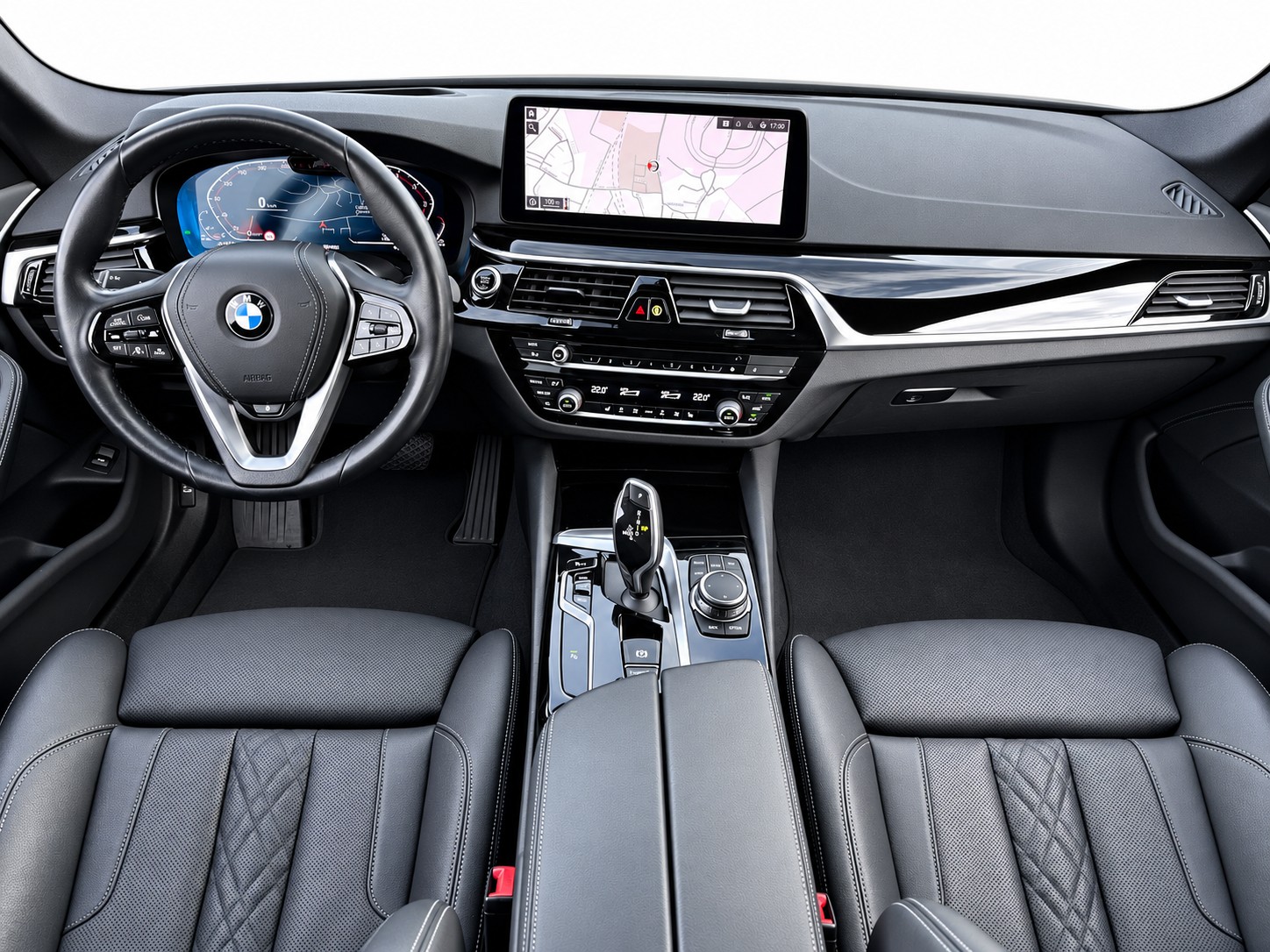BMW 520d xDrive Touring-image-13