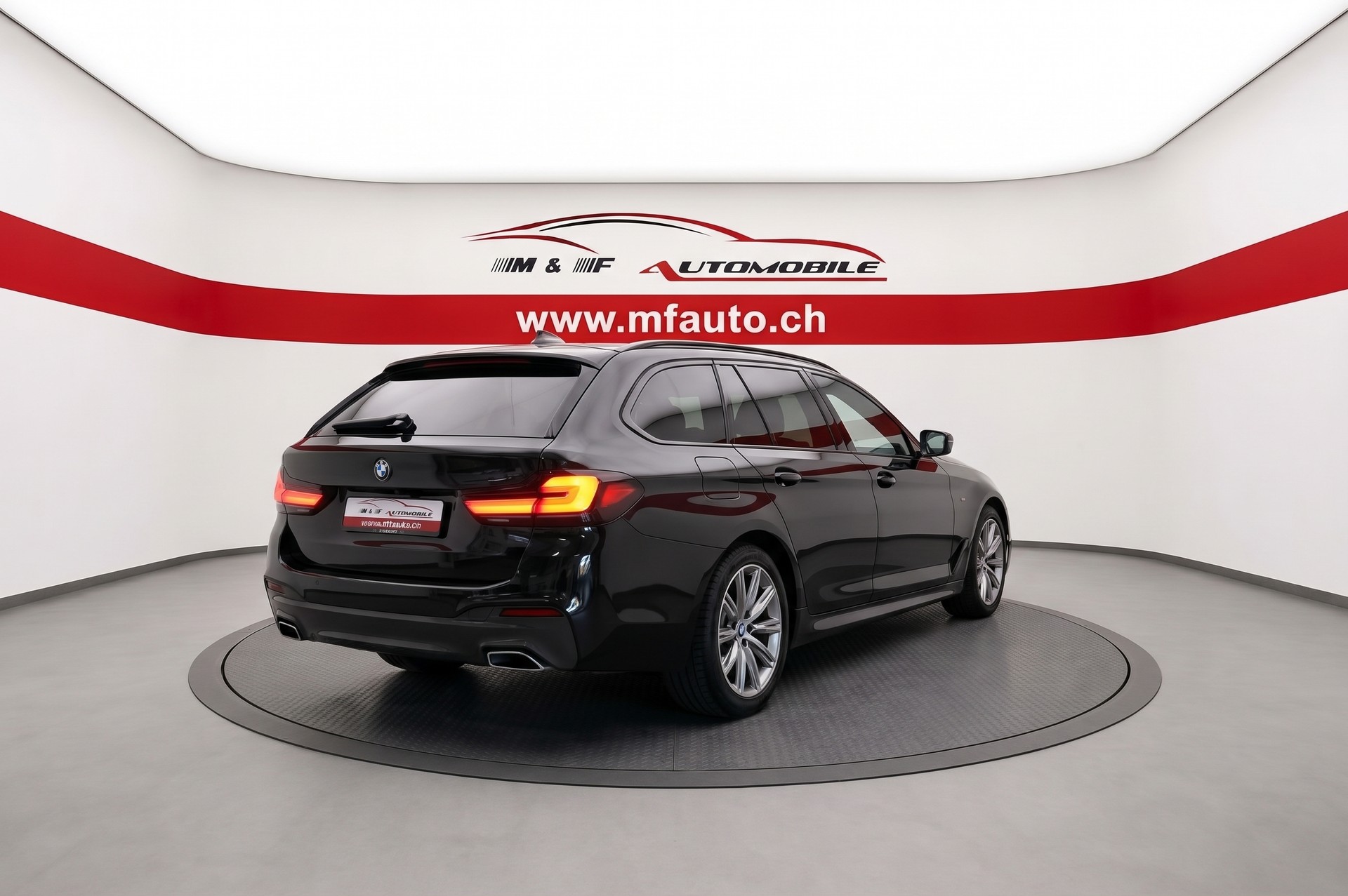 BMW 520d xDrive Touring-showroom-element-2