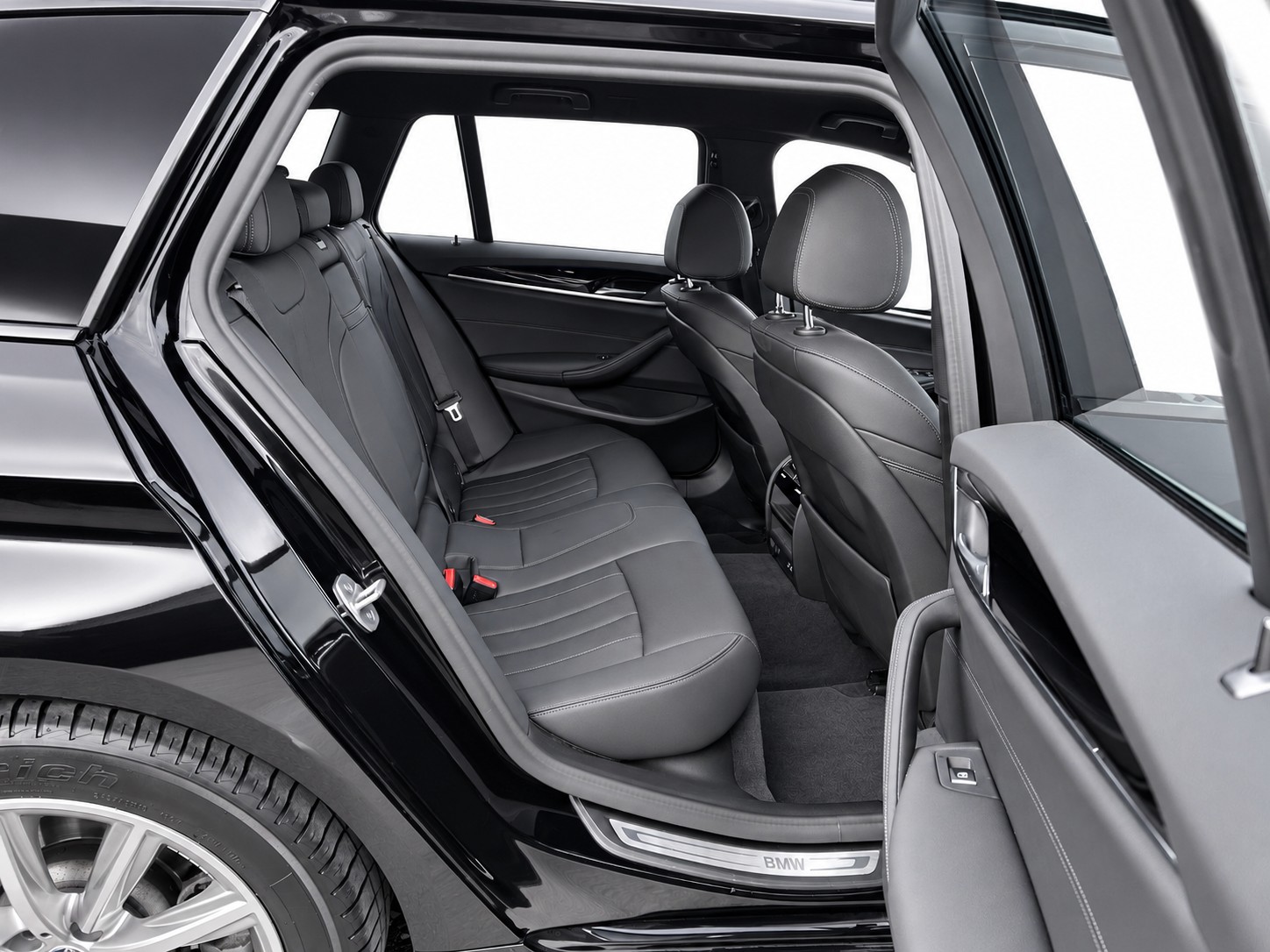 BMW 520d xDrive Touring-image-8