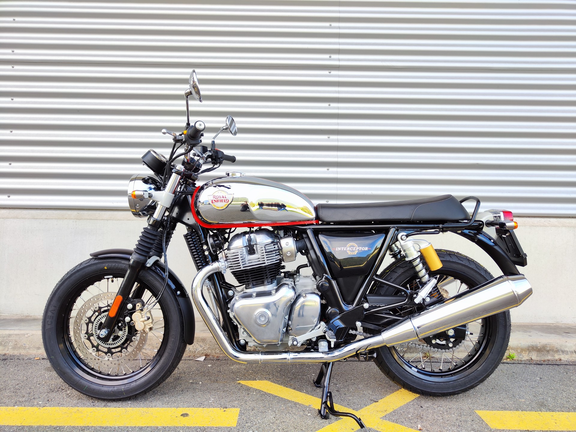 ROYAL ENFIELD Interceptor 650 Custom-image-1