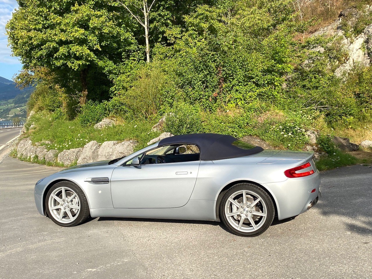 ASTON MARTIN V8 Vantage 4.3 Cabriolet Rarer Handschalter-image-10