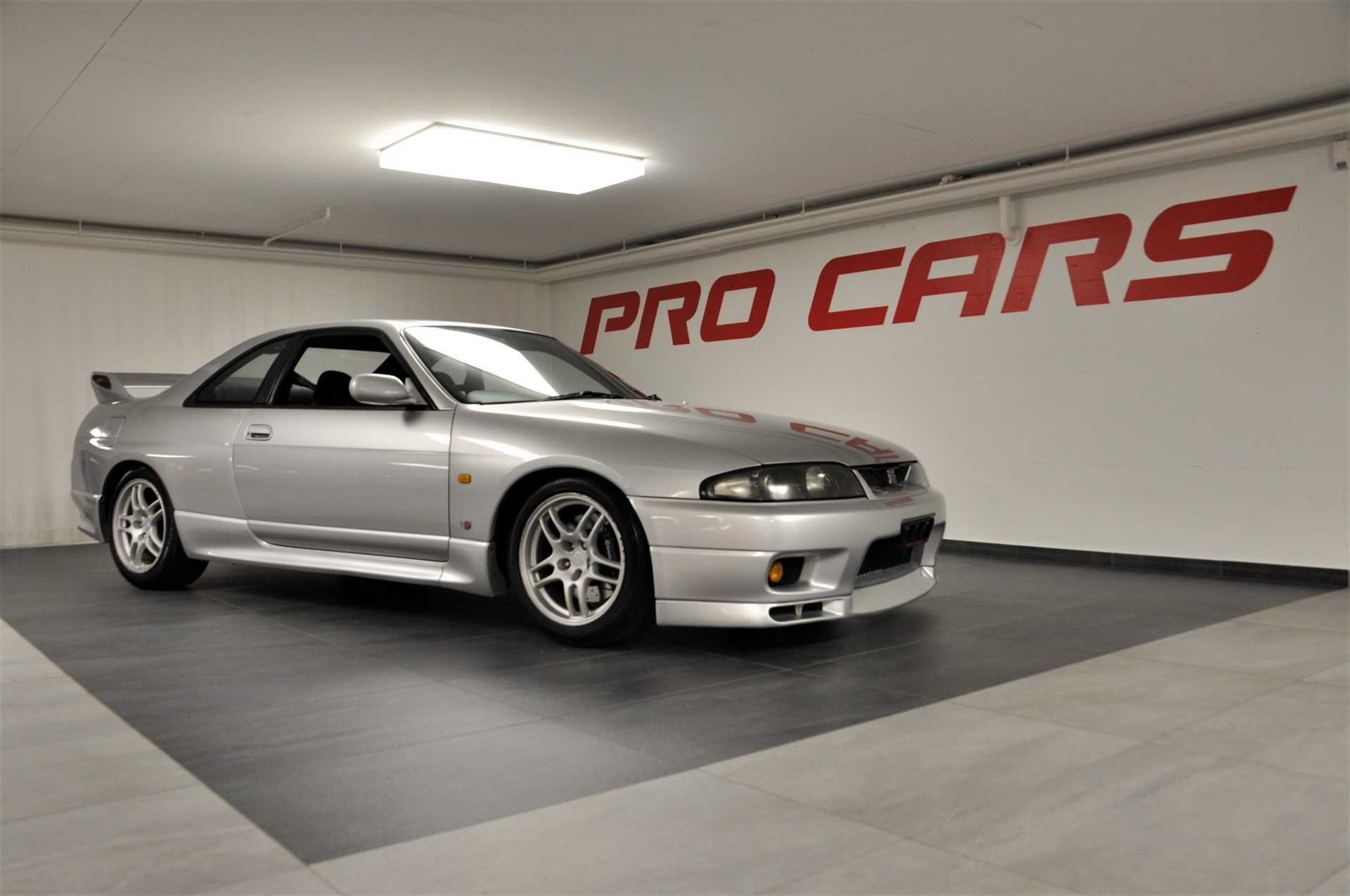NISSAN Skyline R33 GT-R-image-3