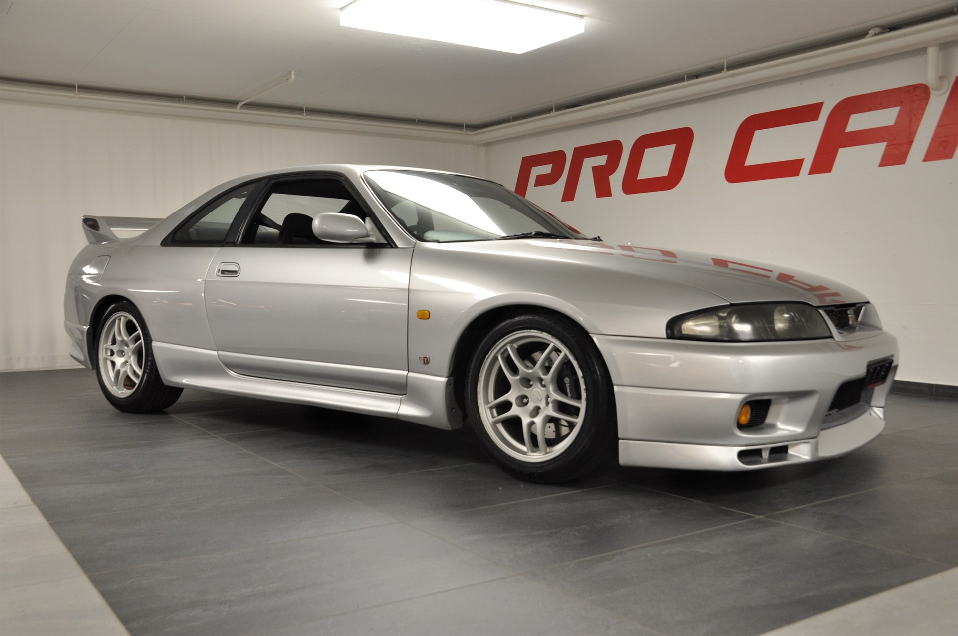 NISSAN Skyline R33 GT-R-image-4