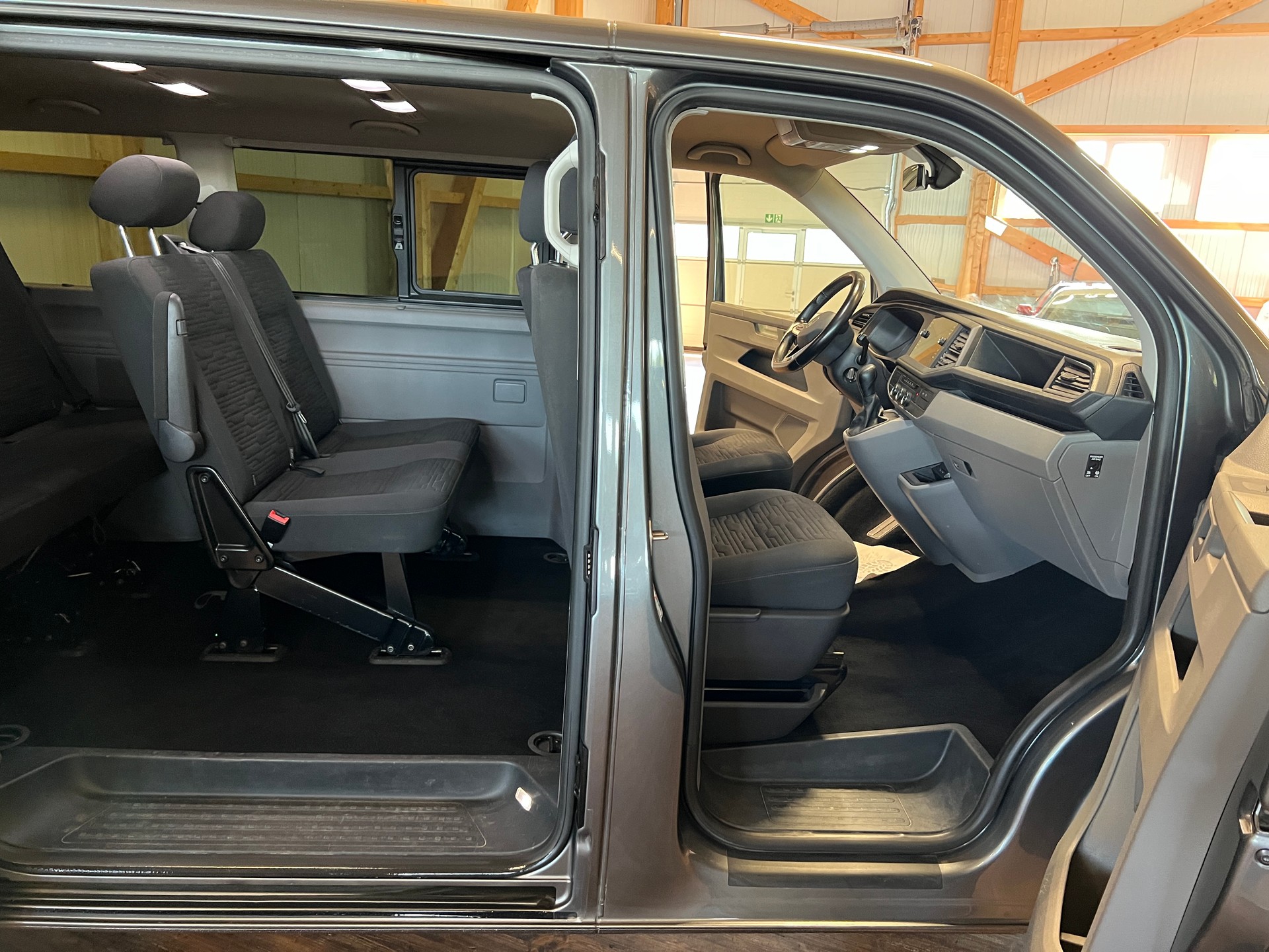 VW T6.1 Caravelle 2.0 TDI Comfortline DSG-image-10