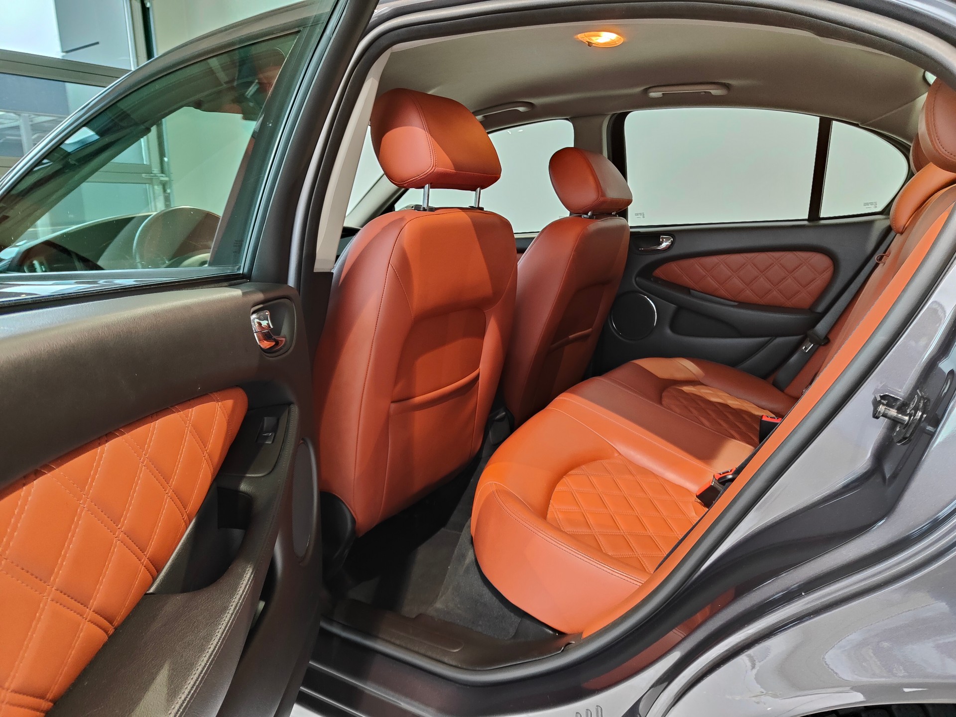 JAGUAR X-Type 2.2D Sovereign Automatic-image-6