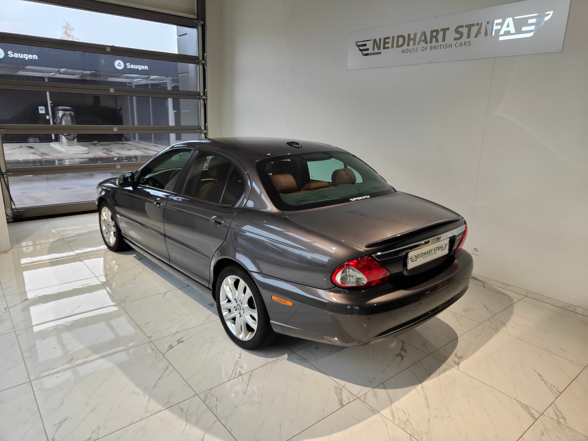 JAGUAR X-Type 2.2D Sovereign Automatic-showroom-element-2
