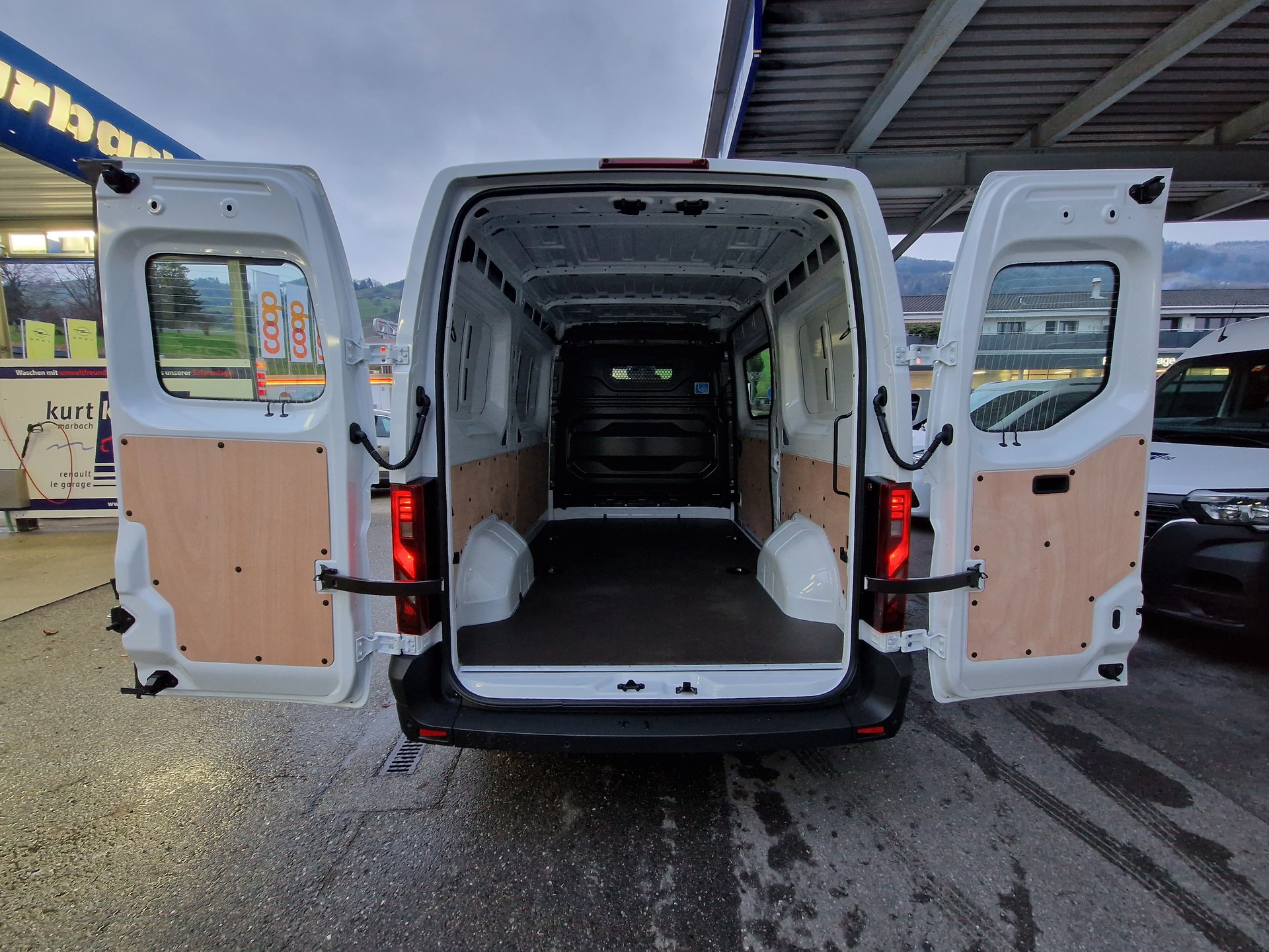 RENAULT Master Kaw. 3.5 t L2H2 2.0 Blue dCi 130-image-4