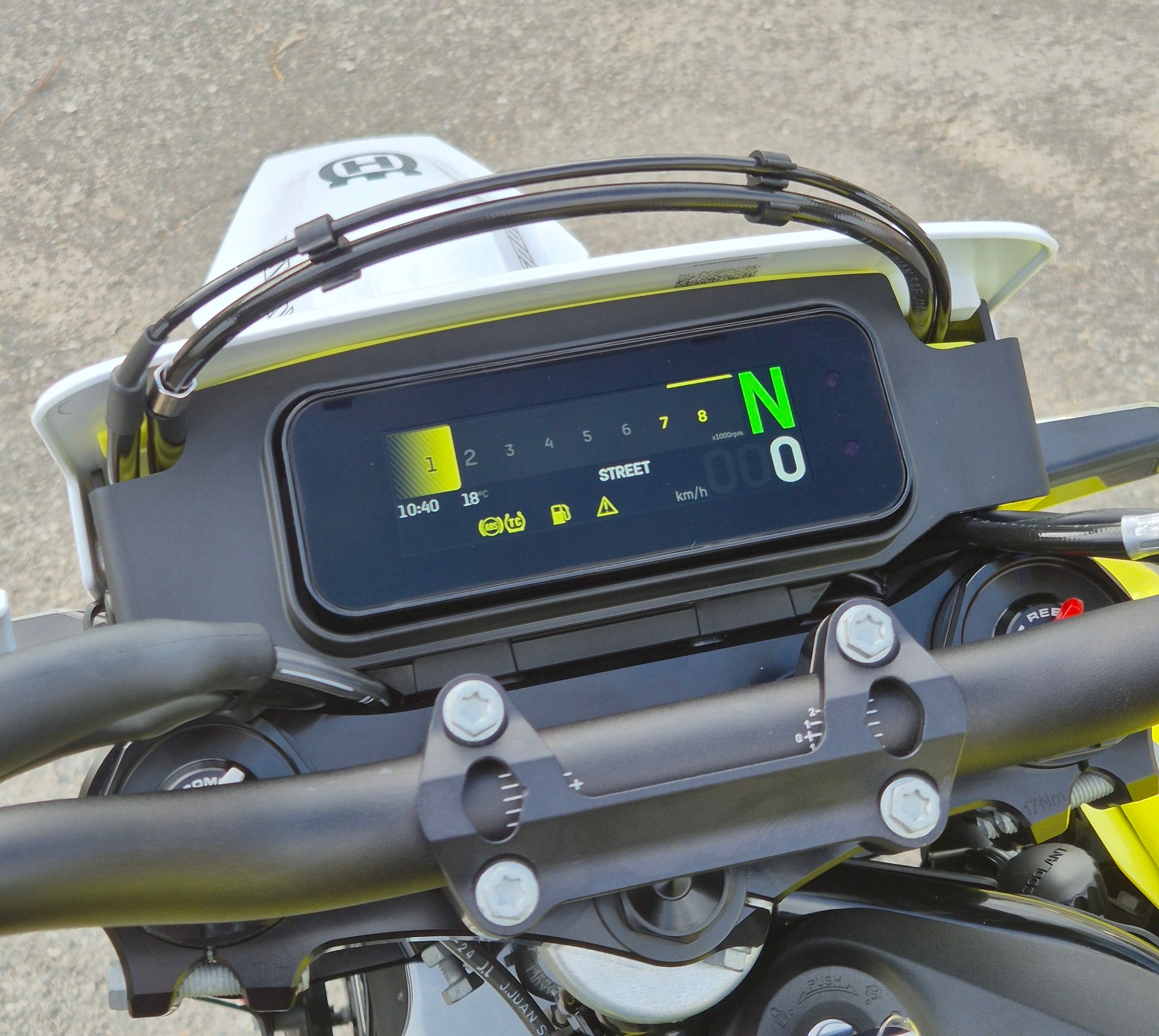 HUSQVARNA 701 Supermoto-image-4