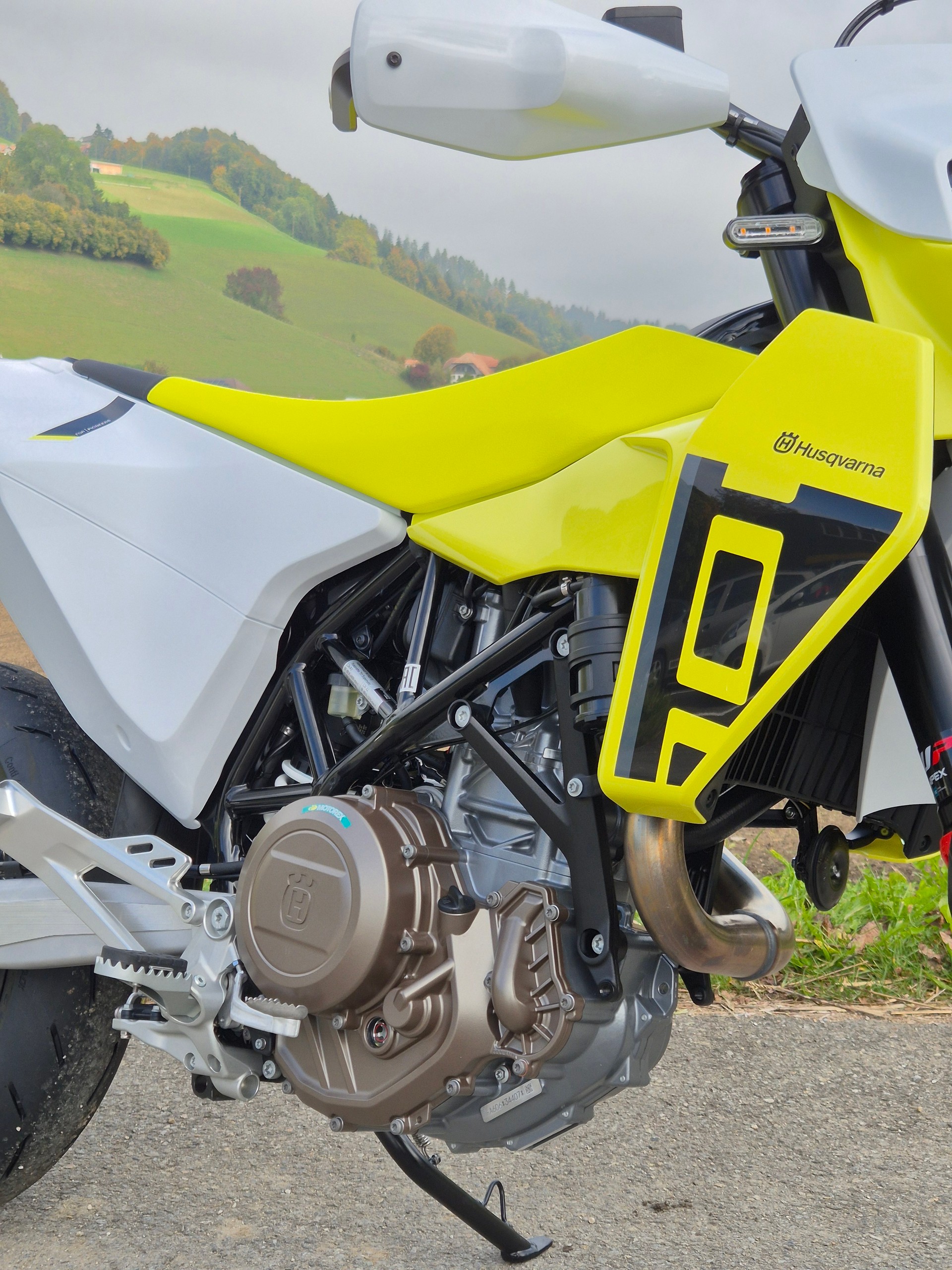 HUSQVARNA 701 Supermoto-image-5