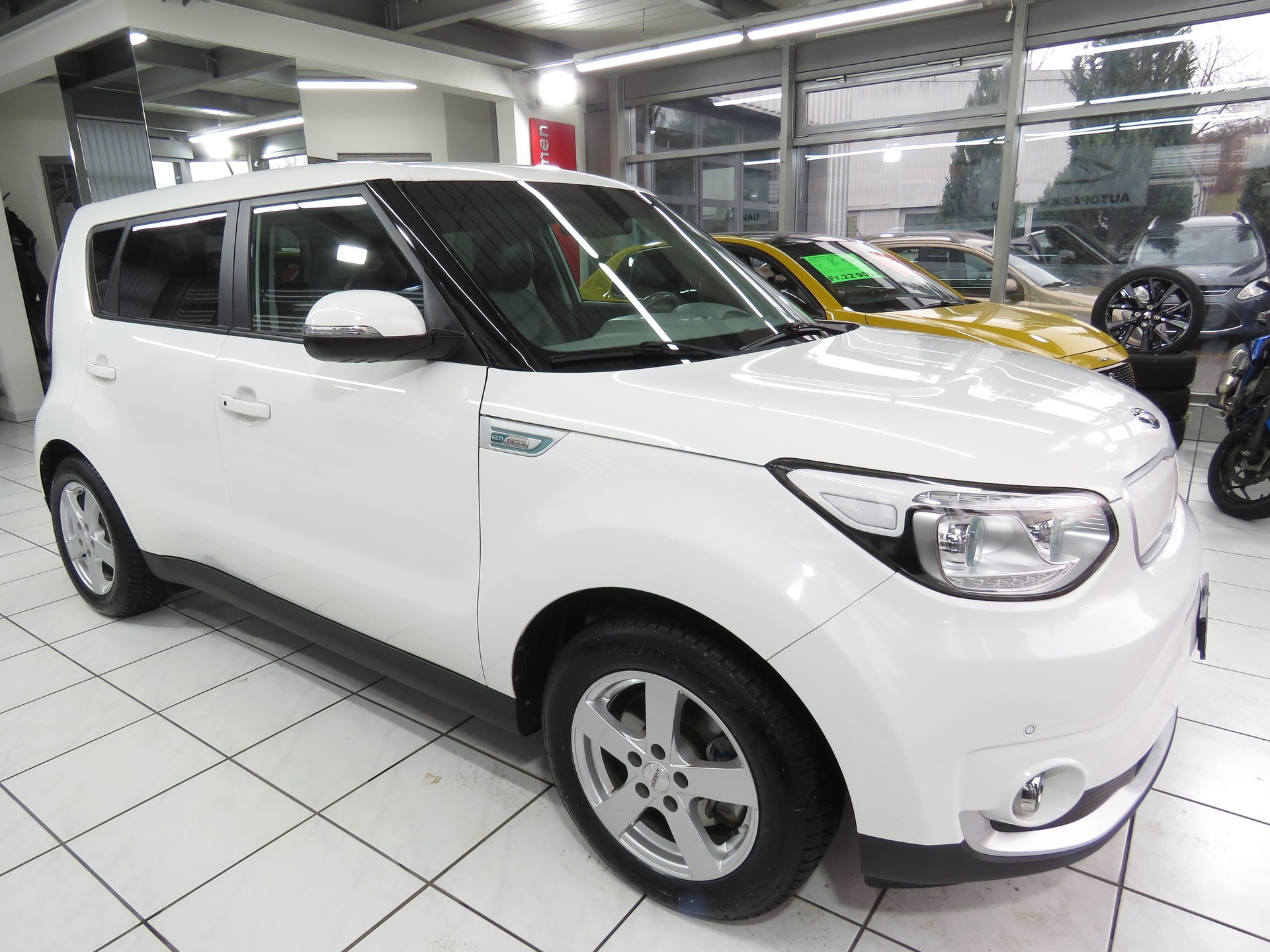 KIA Soul EV Style (Automat)-showroom-element-2