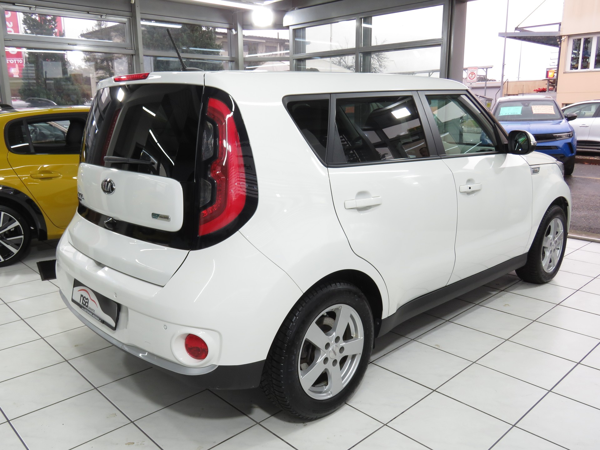 KIA Soul EV Style (Automat)-showroom-element-3