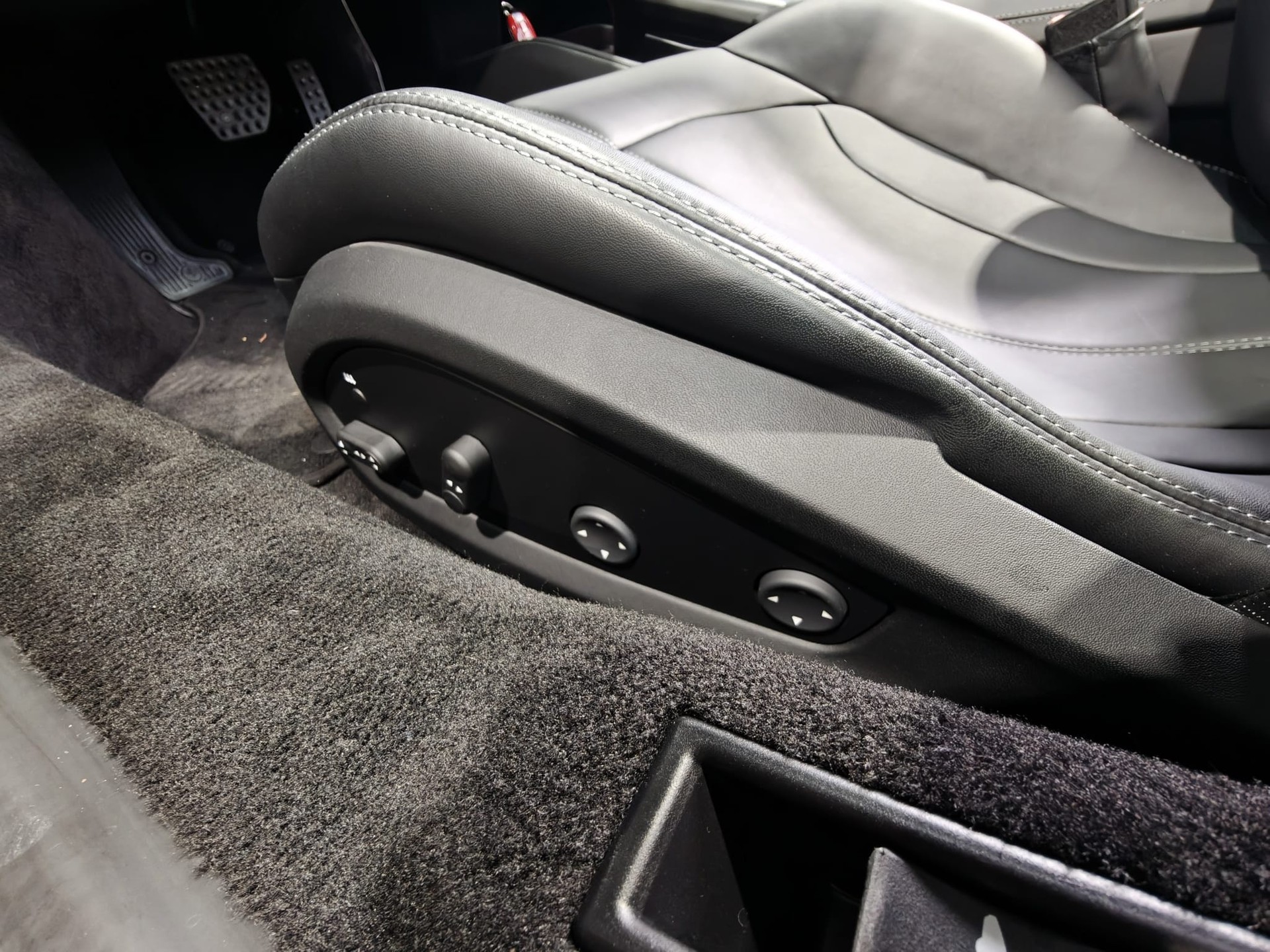 FERRARI F8 Spider-image-18