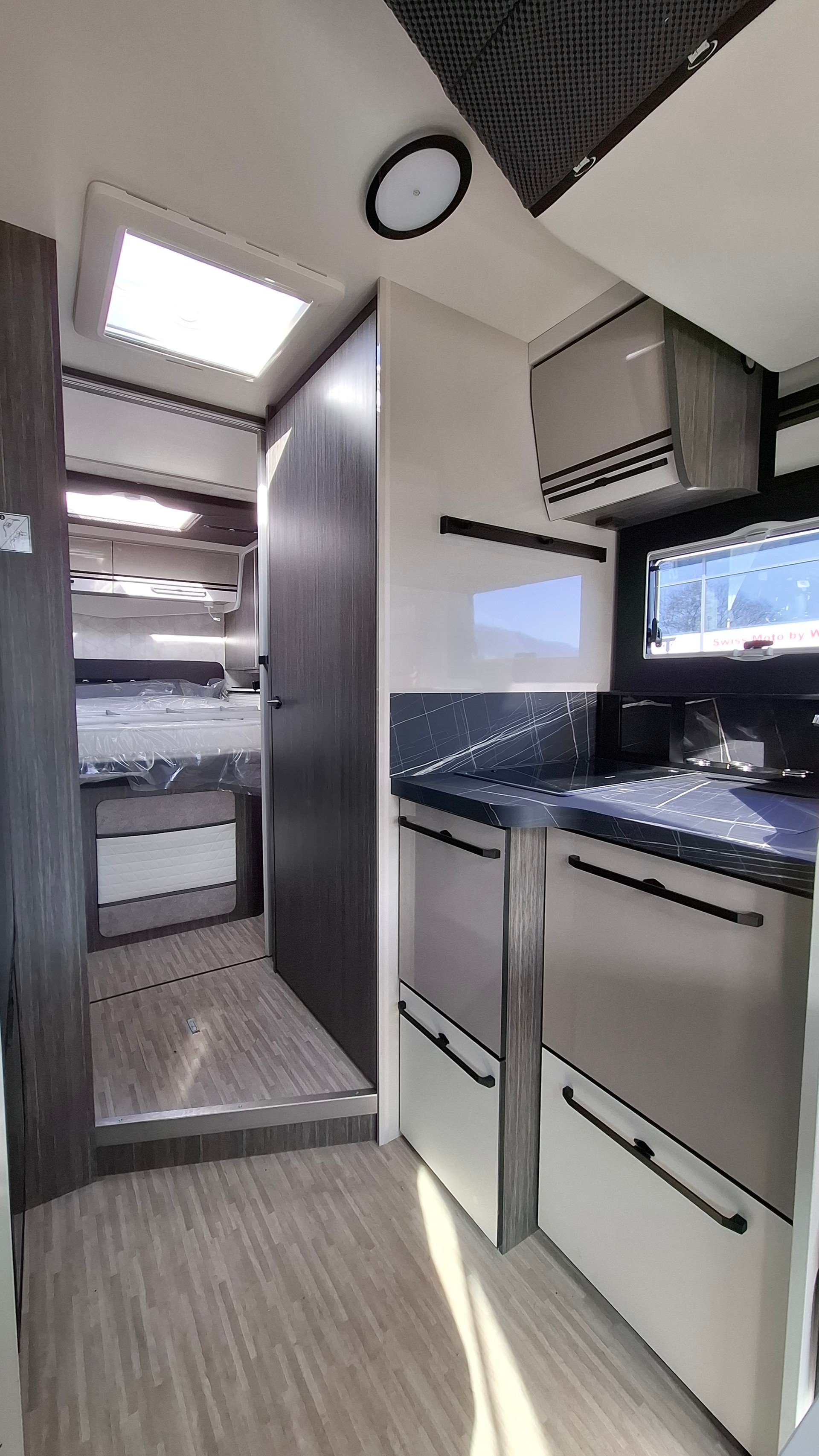 MCLOUIS MC4 881 - 25 Edition Automatique 165 PS (chauffage diesel, panneau solaire 200W, Marquise)-image-5
