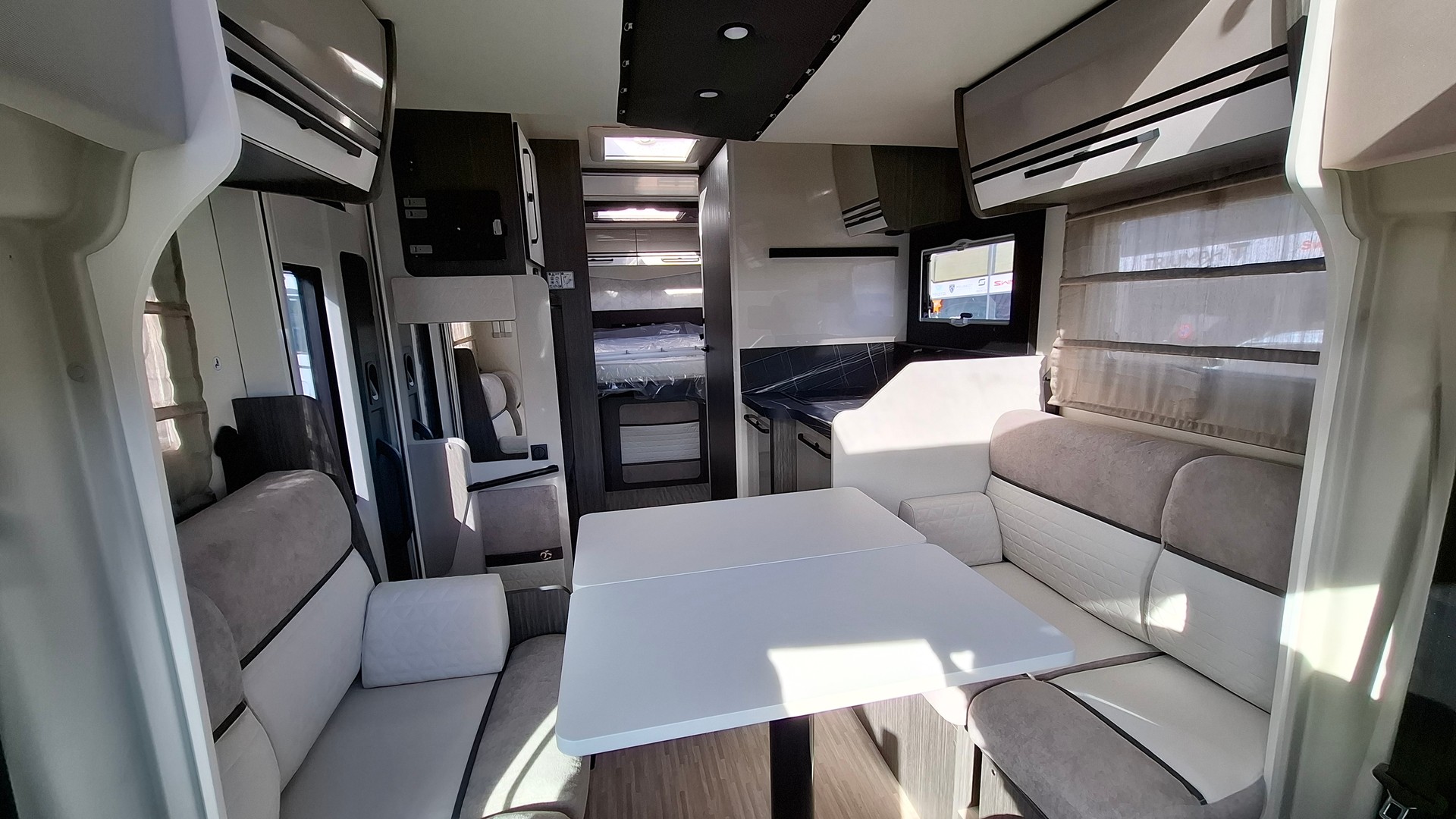 MCLOUIS MC4 881 - 25 Edition Automatique 165 PS (chauffage diesel, panneau solaire 200W, Marquise)-image-4