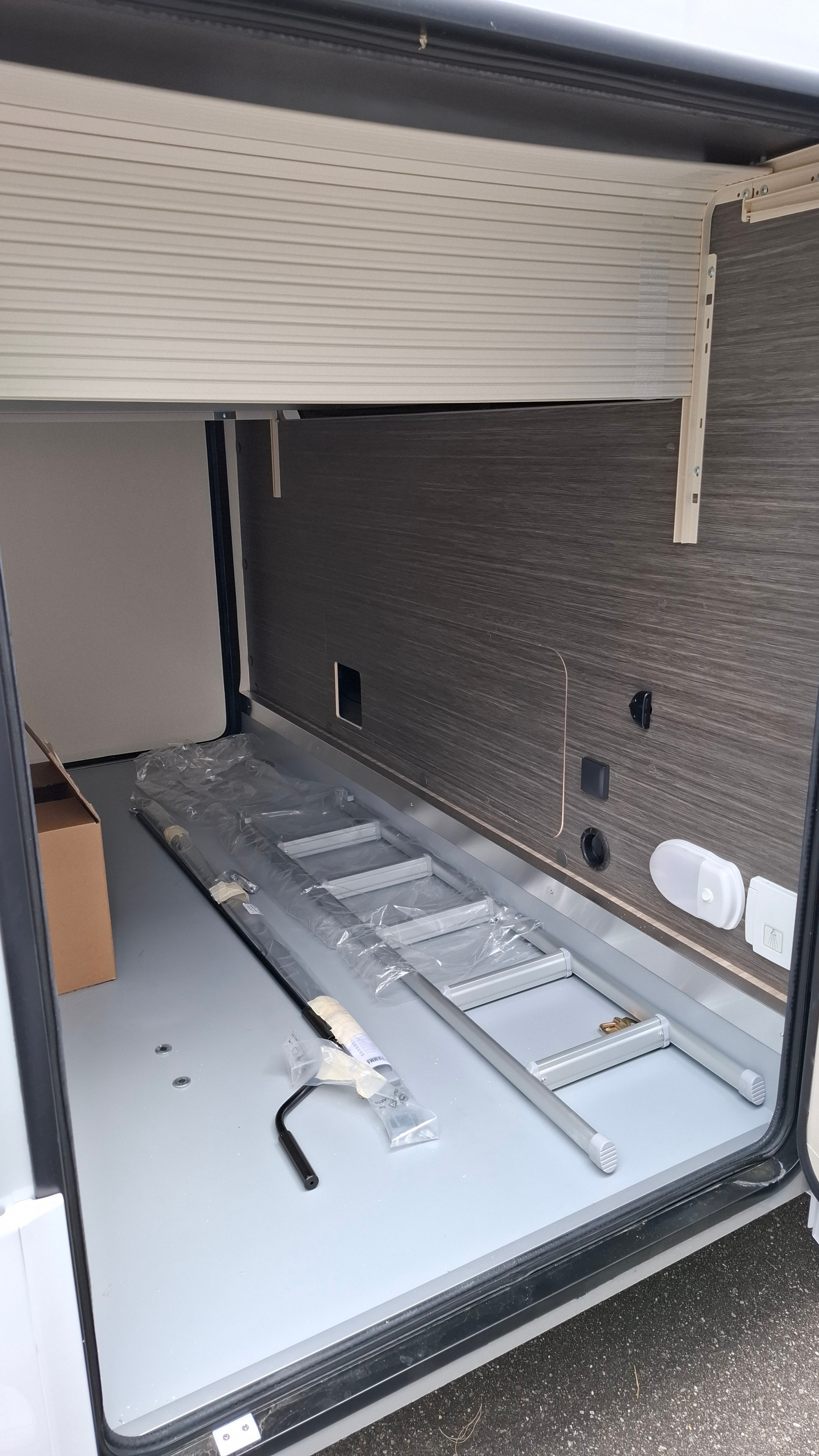 MCLOUIS MC4 881 - 25 Edition Automatique 165 PS (chauffage diesel, panneau solaire 200W, Marquise)-image-12