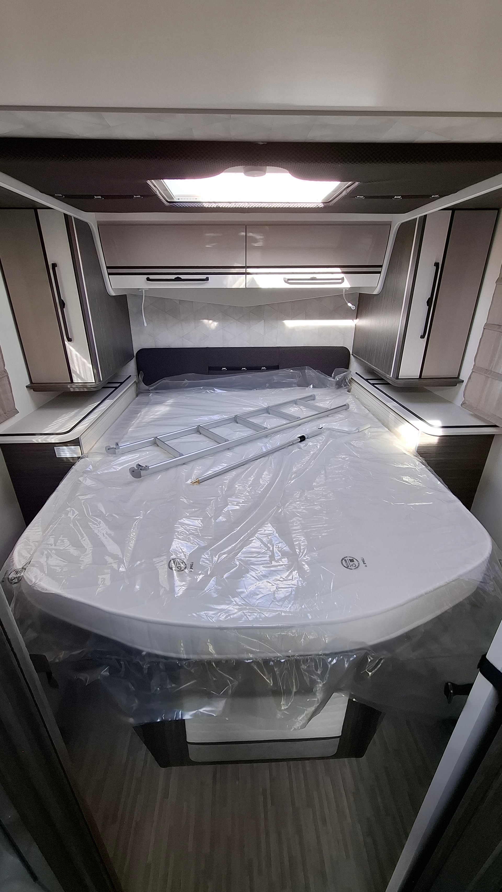 MCLOUIS MC4 881 - 25 Edition Automatique 165 PS (chauffage diesel, panneau solaire 200W, Marquise)-image-9
