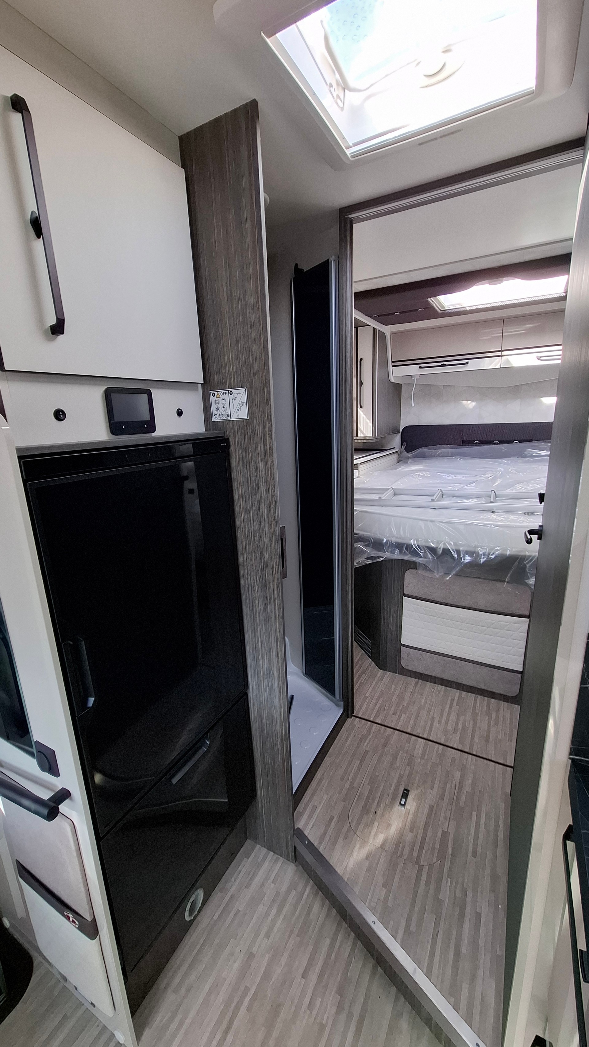 MCLOUIS MC4 881 - 25 Edition Automatique 165 PS (chauffage diesel, panneau solaire 200W, Marquise)-image-6