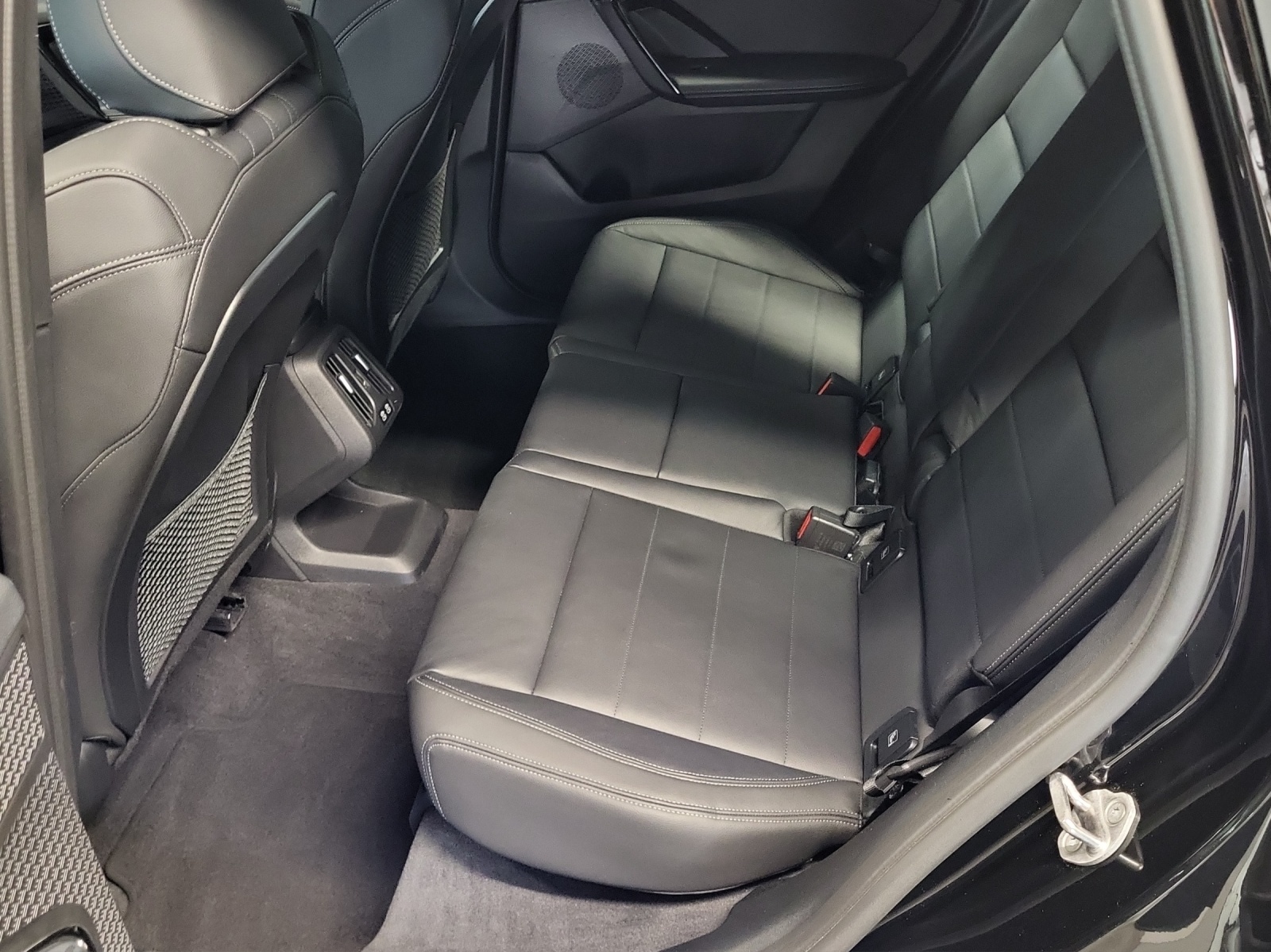 BMW X1 sDrive 18i-image-10