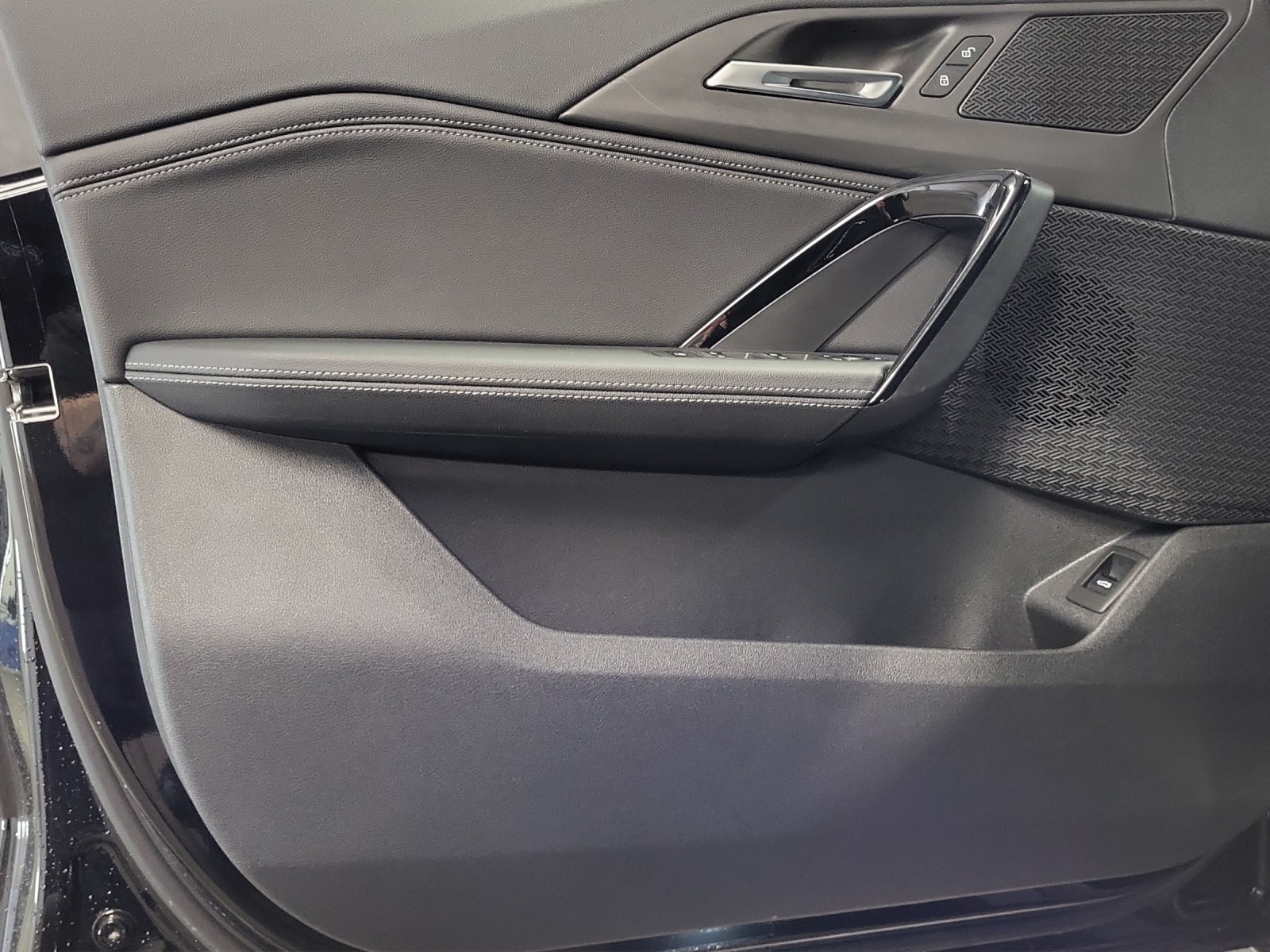 BMW X1 sDrive 18i-image-17