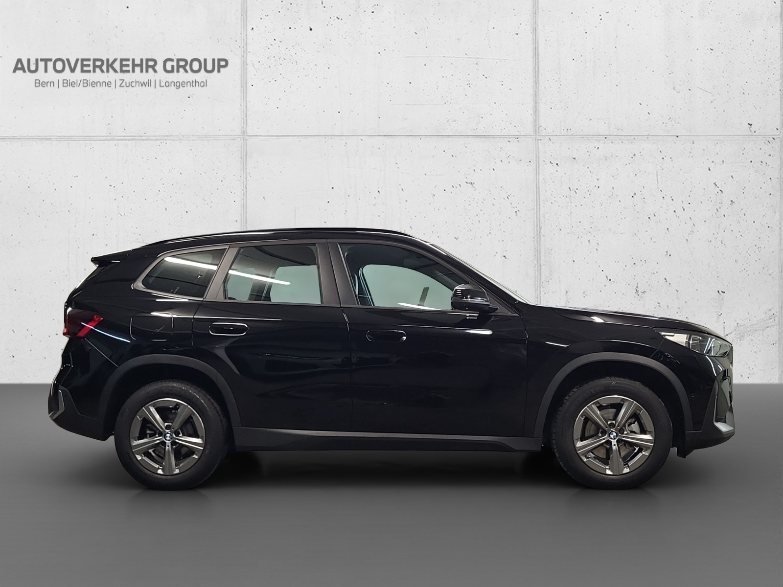 BMW X1 sDrive 18i-showroom-element-3