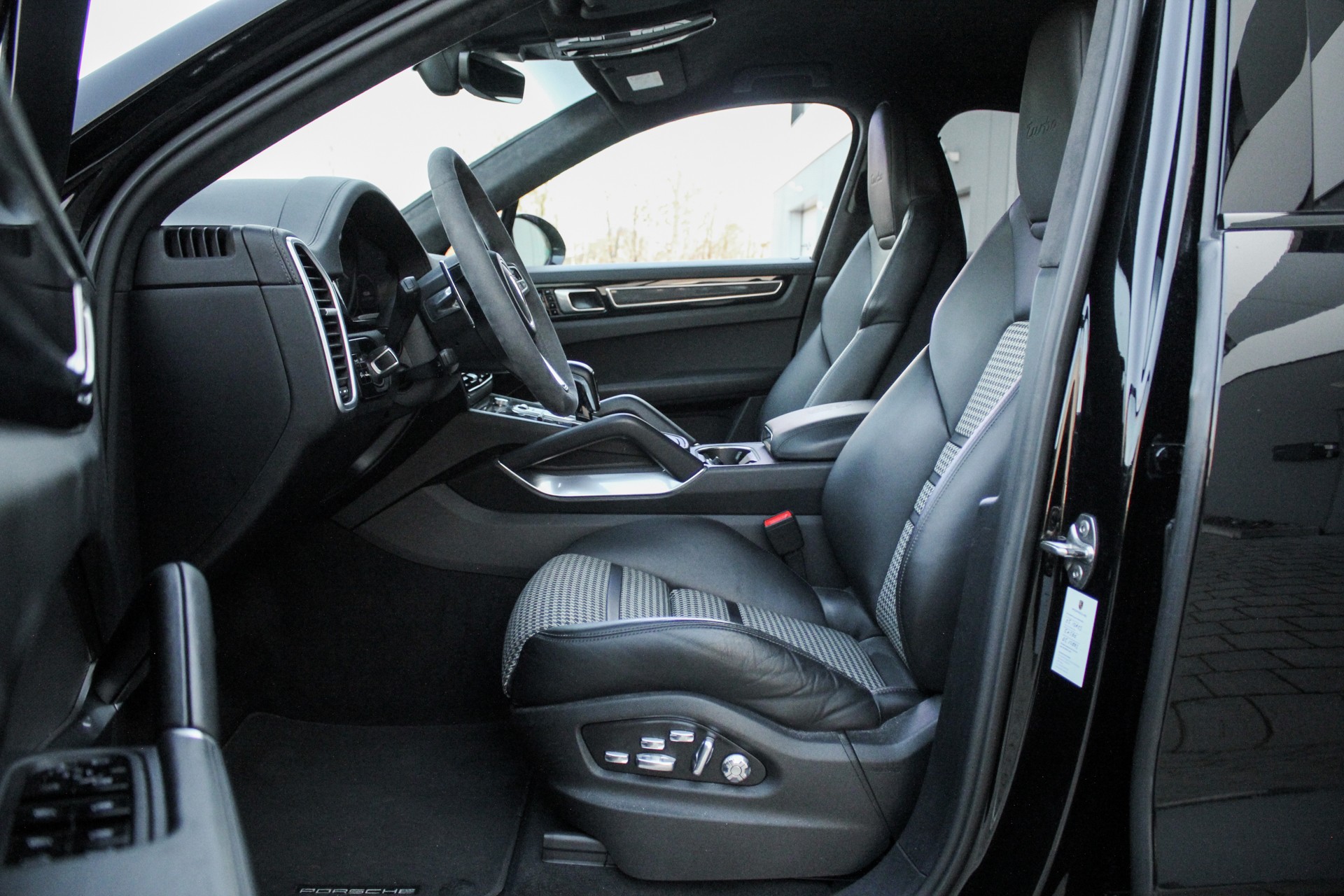 PORSCHE Cayenne III Turbo Coupé-image-9