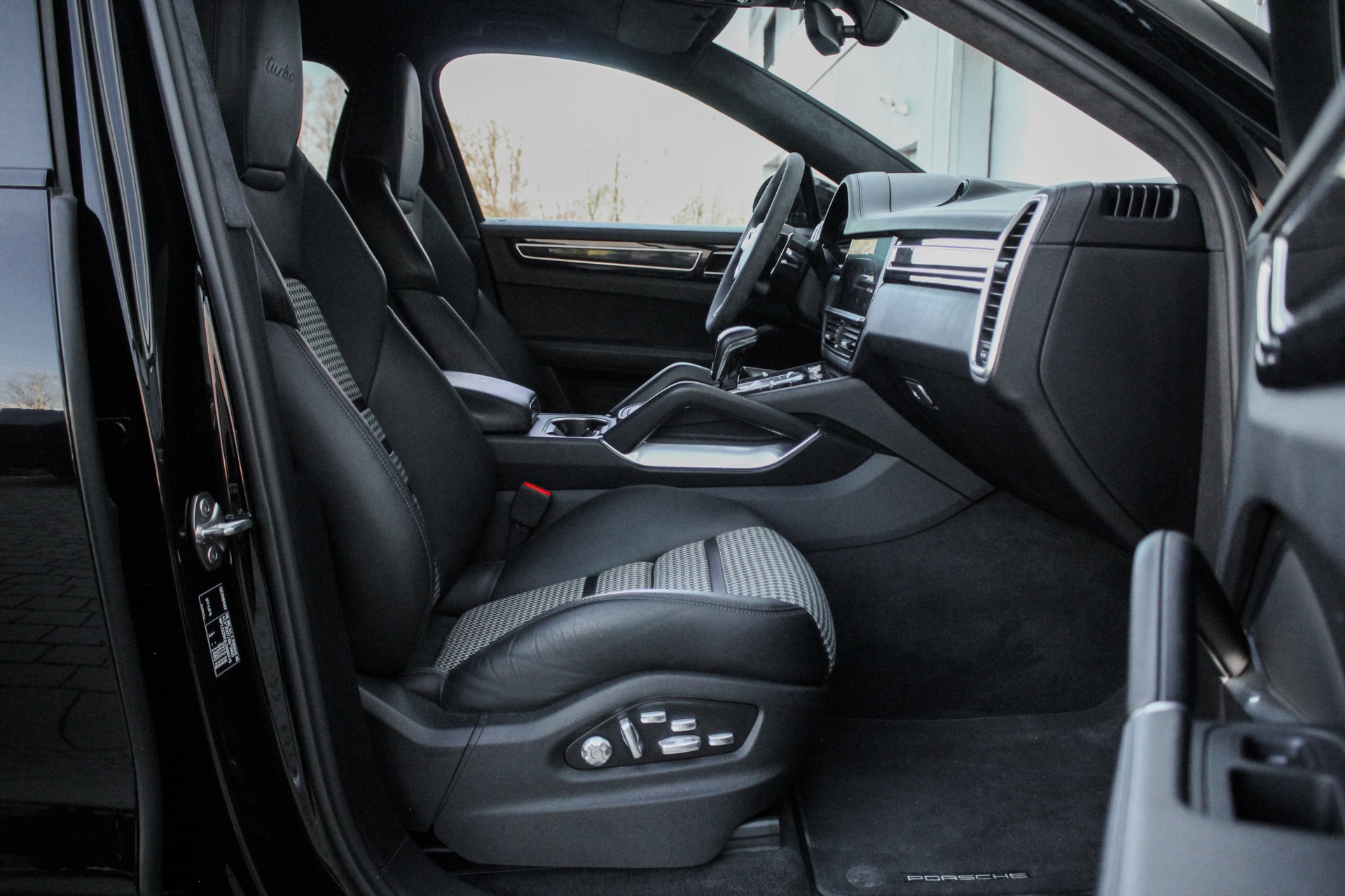 PORSCHE Cayenne III Turbo Coupé-image-14