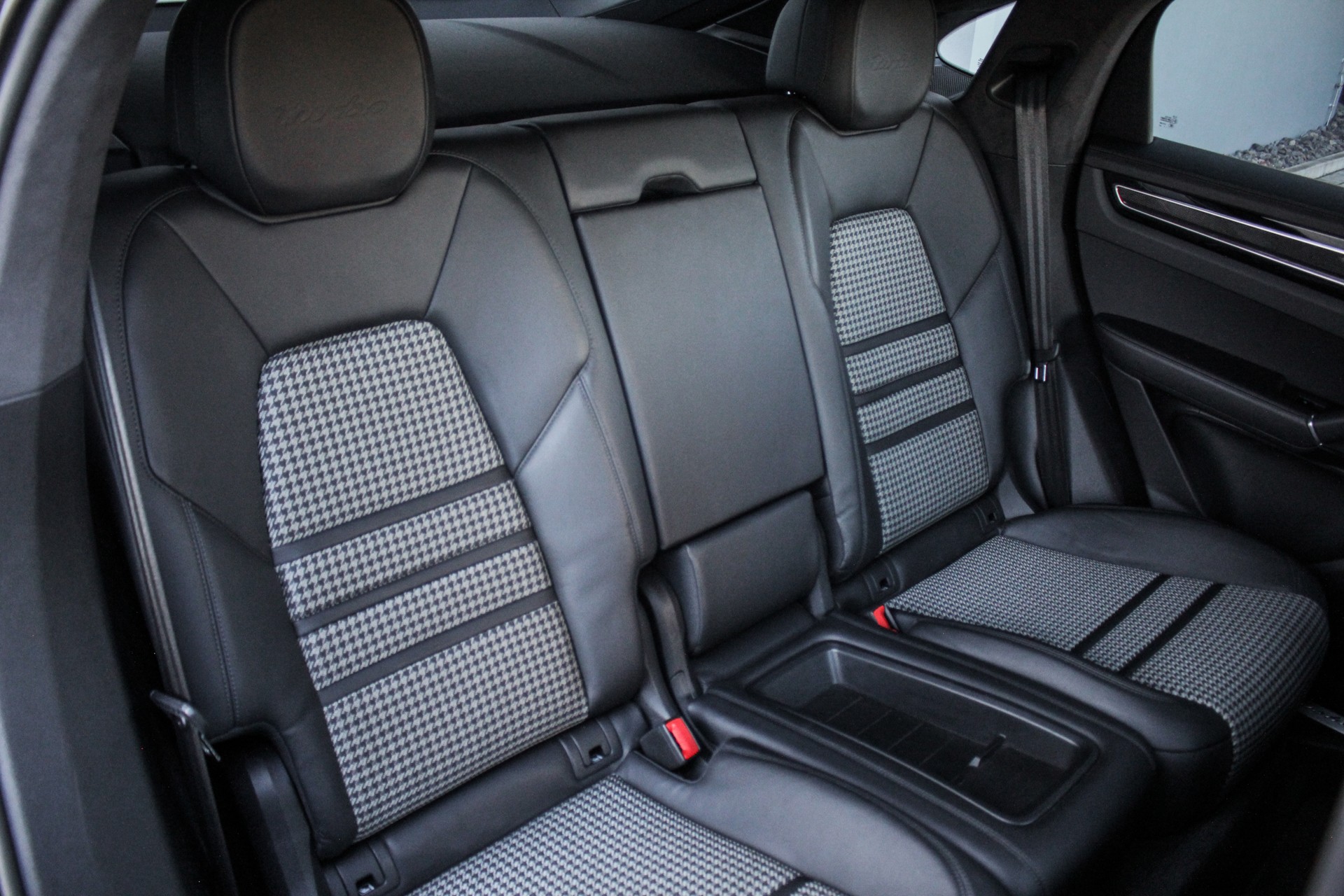 PORSCHE Cayenne III Turbo Coupé-image-24